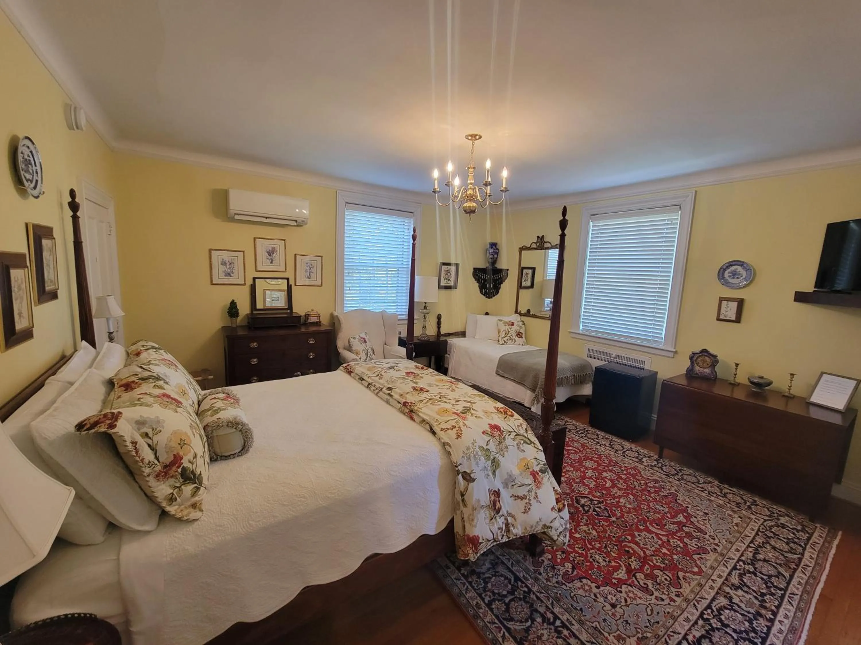 Bed in Hornsby House Inn