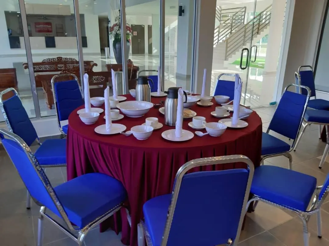 Restaurant/places to eat in SERDANG LAKE VIEW RESORT