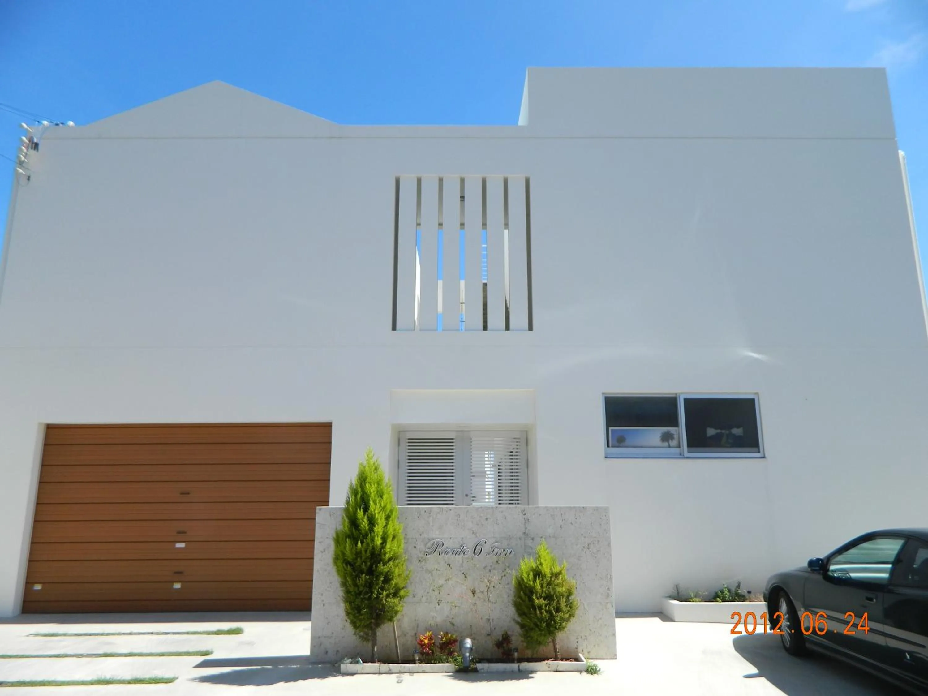 Facade/entrance in Route 6 Inn