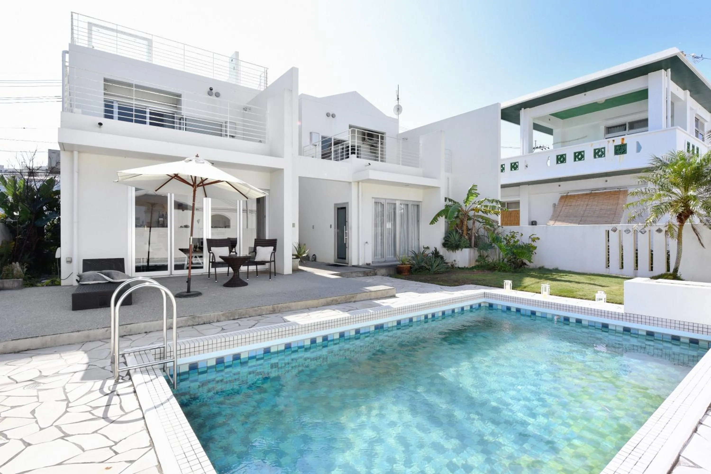 Property building in Route 6 Inn