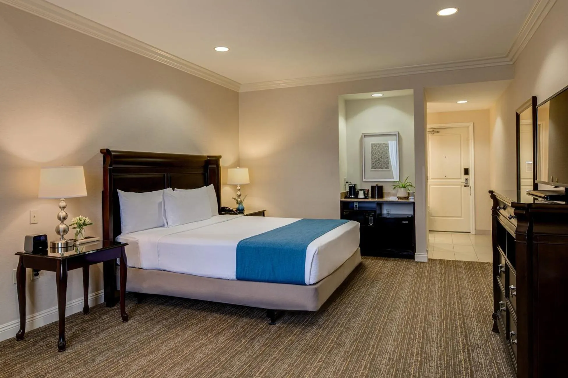 Bed in Ayres Hotel Fountain Valley - Huntington Beach