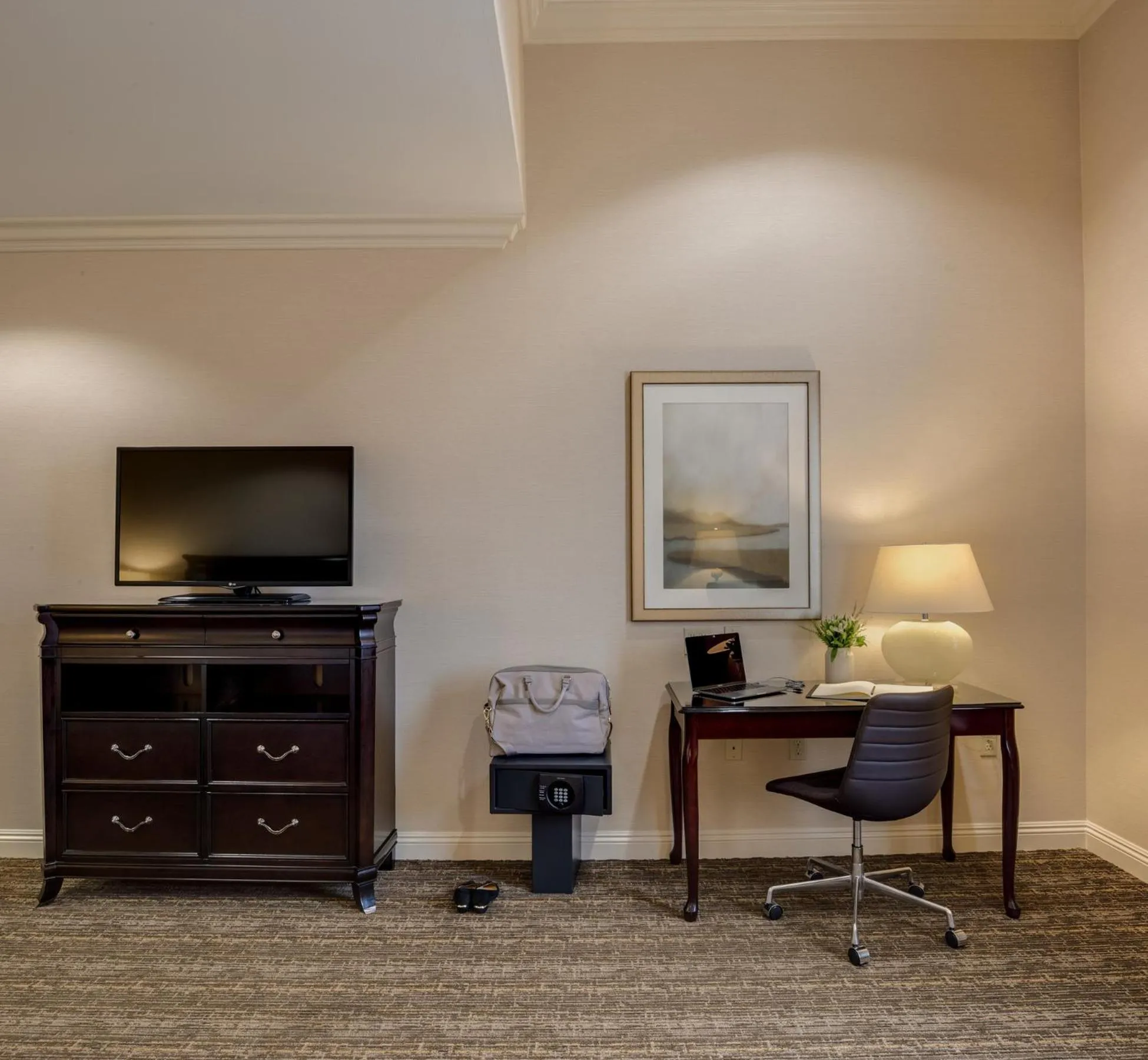 TV and multimedia in Ayres Hotel Fountain Valley - Huntington Beach