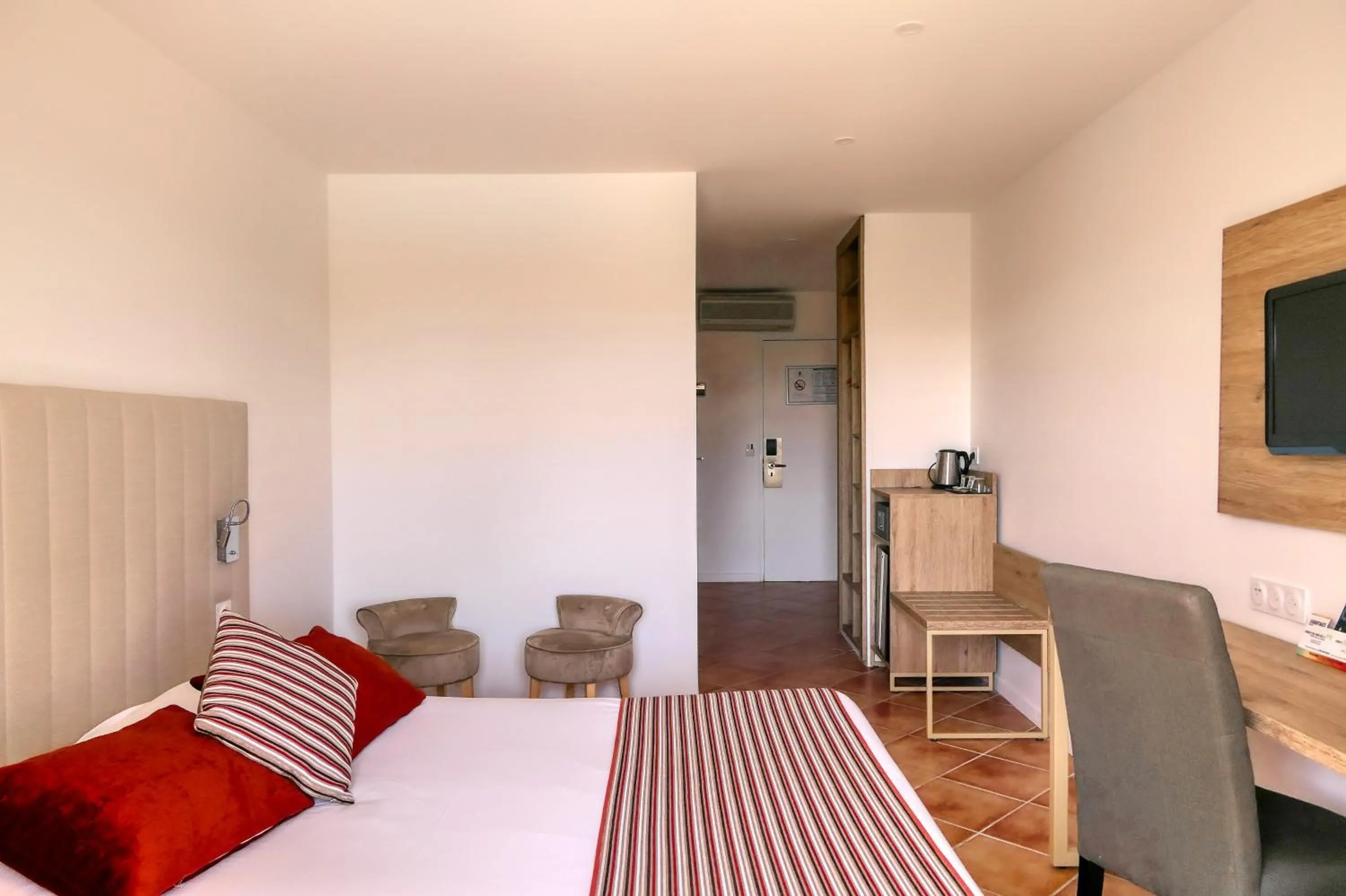 Photo of the whole room, Bed in Logis Hôtel Le Rodin