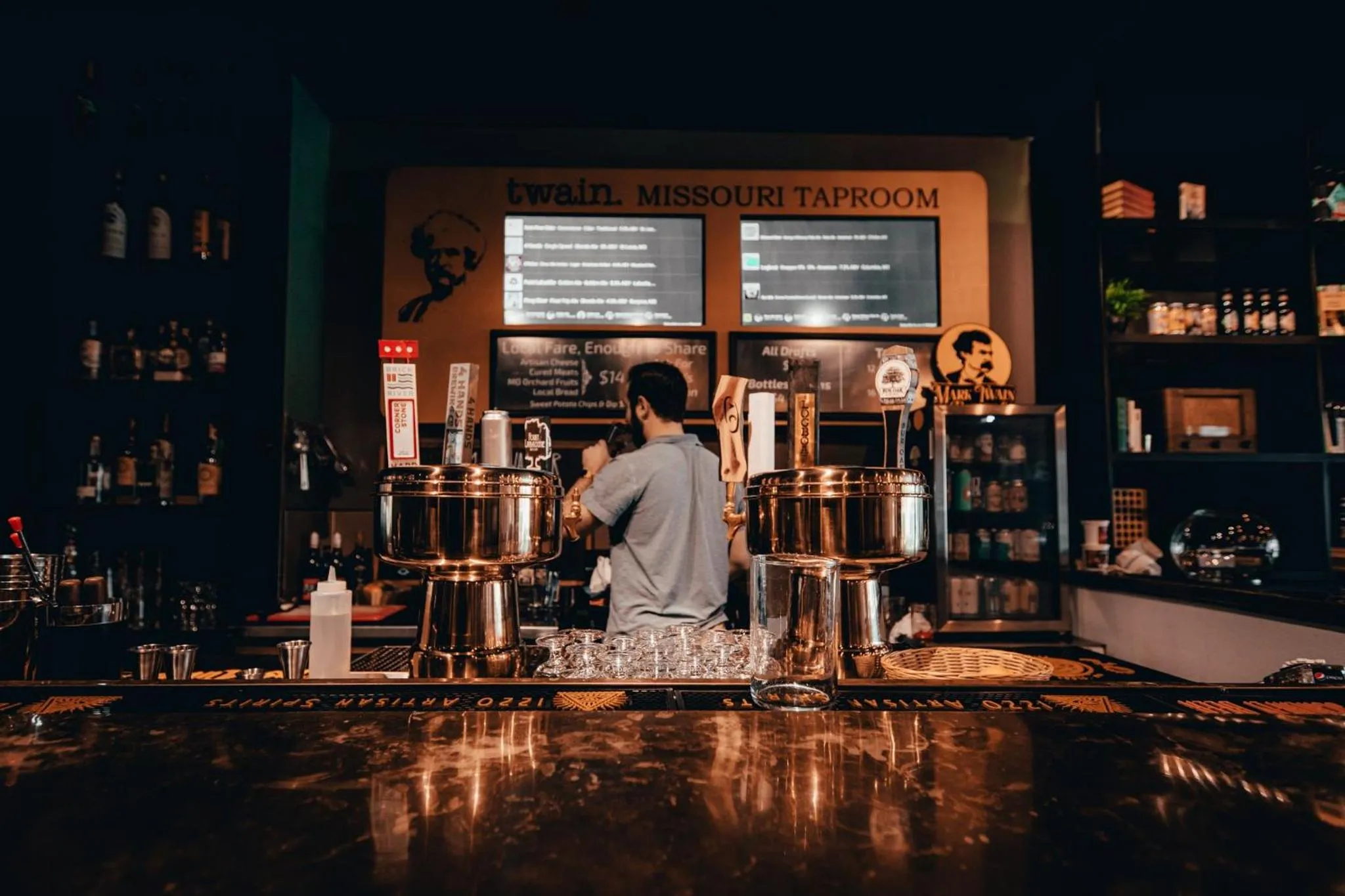 Lounge or bar in voco The Tiger Hotel, Columbia, MO by IHG