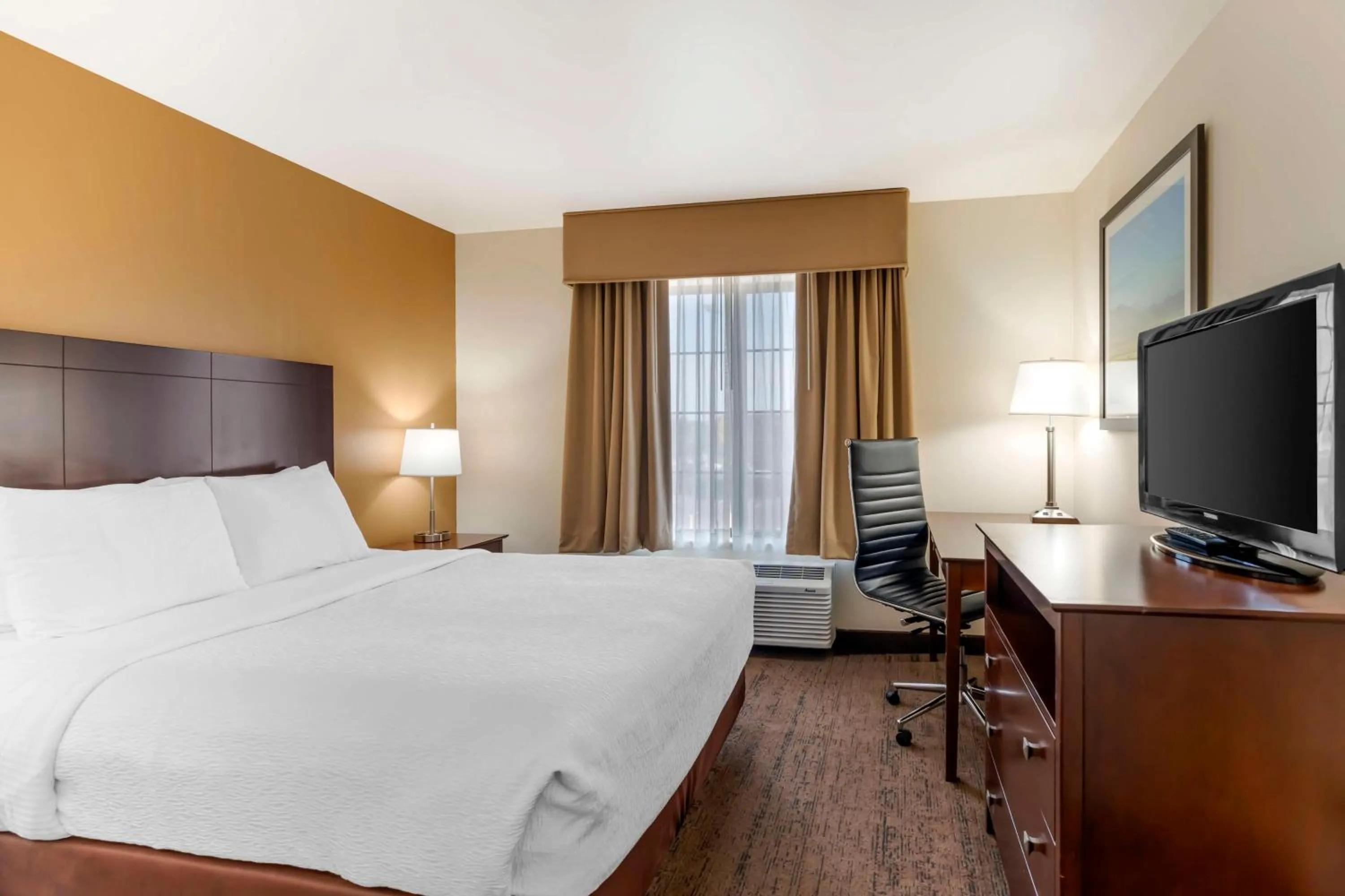 Bedroom, Bed in Best Western Yellowstone Crossing