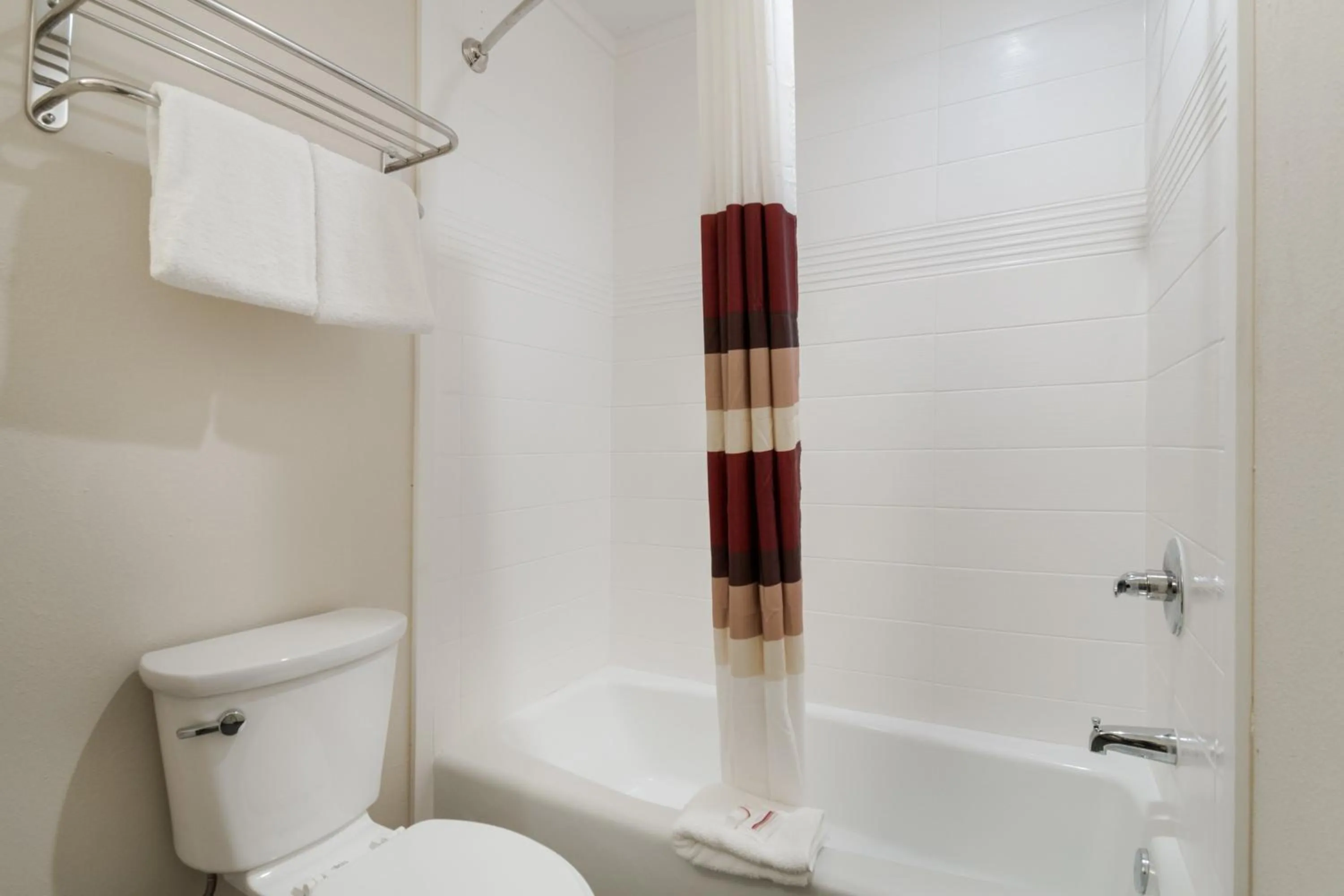 Photo of the whole room in Red Roof Inn Houston – Spring North