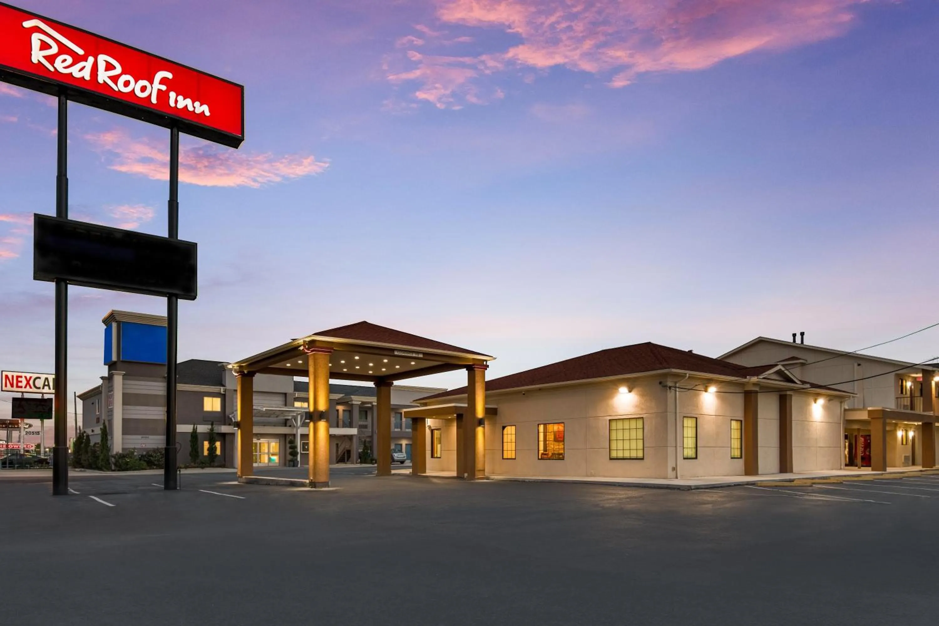 Property building in Red Roof Inn Houston – Spring North