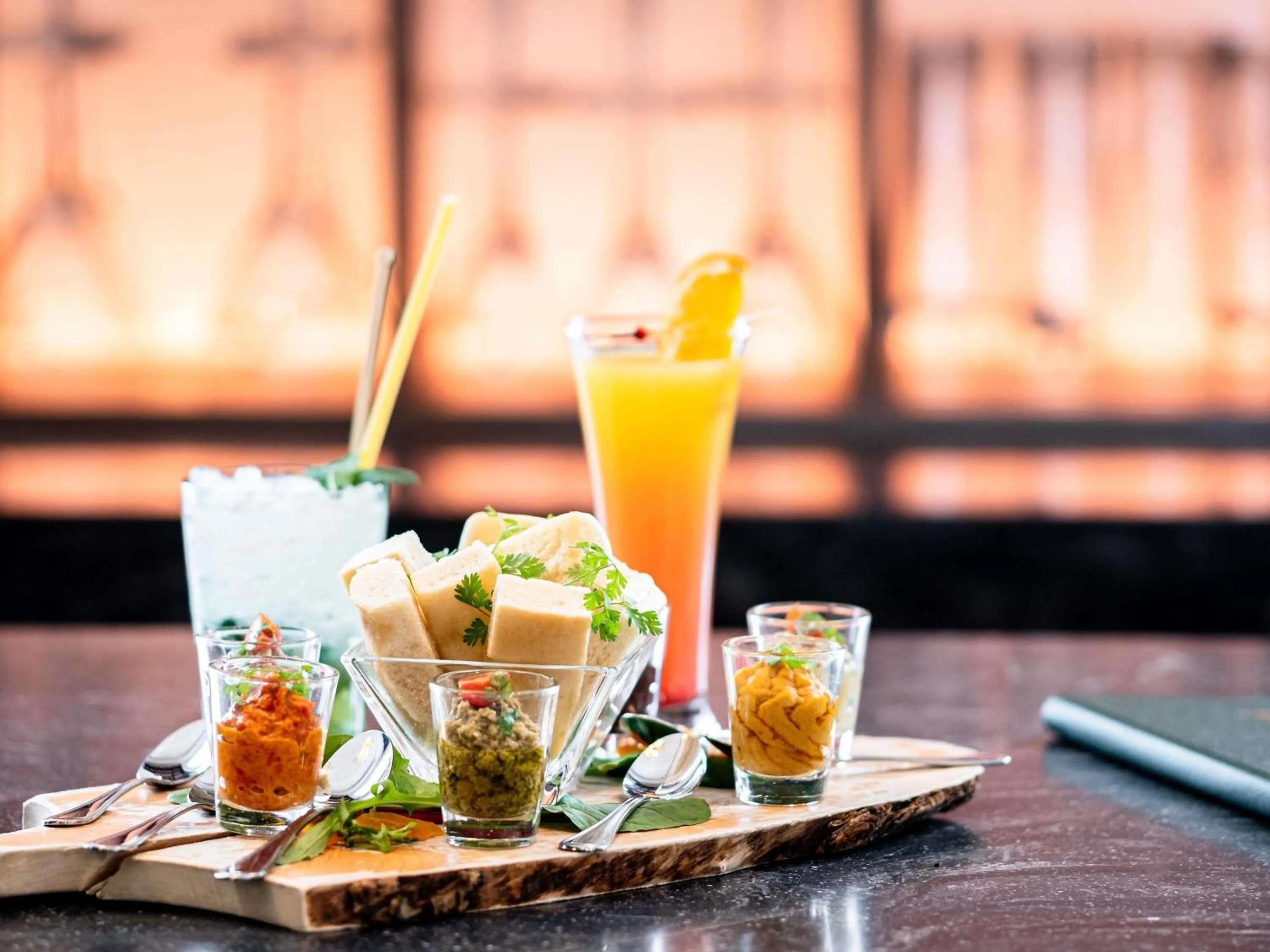 Restaurant/places to eat in Mercure Chantilly Resort & Conventions