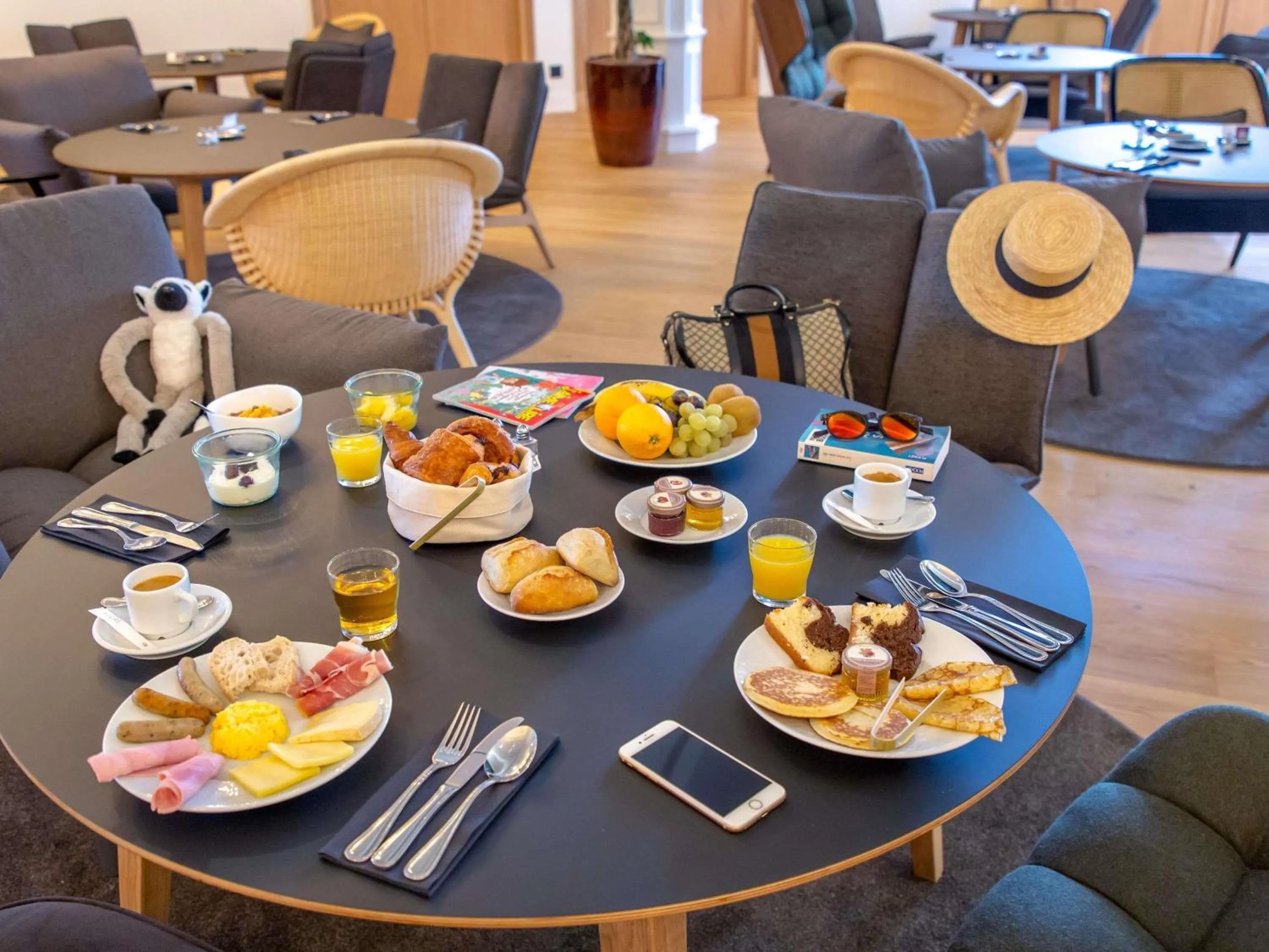 Restaurant/places to eat in Mercure Chantilly Resort & Conventions