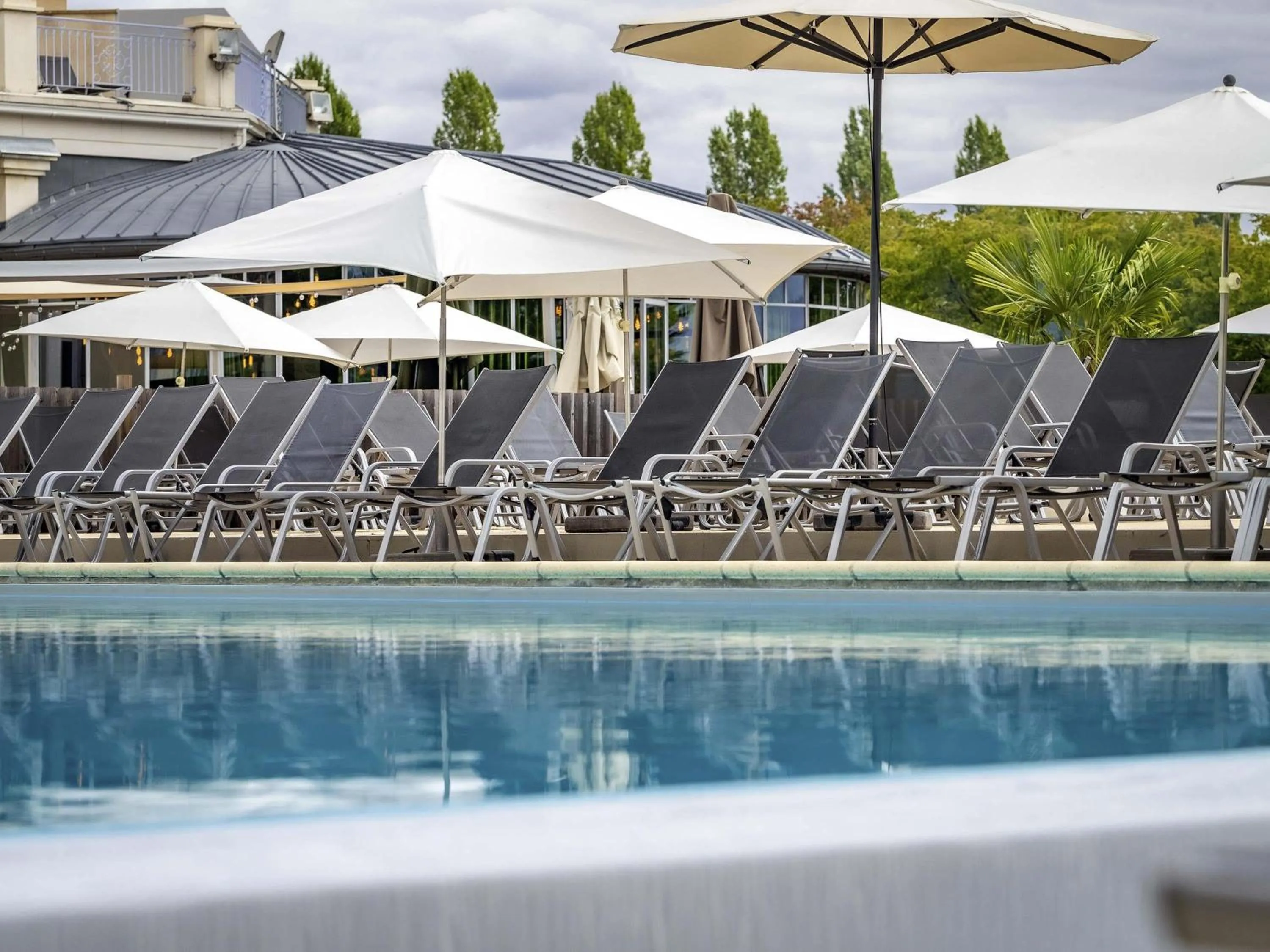 Pool view in Mercure Chantilly Resort & Conventions