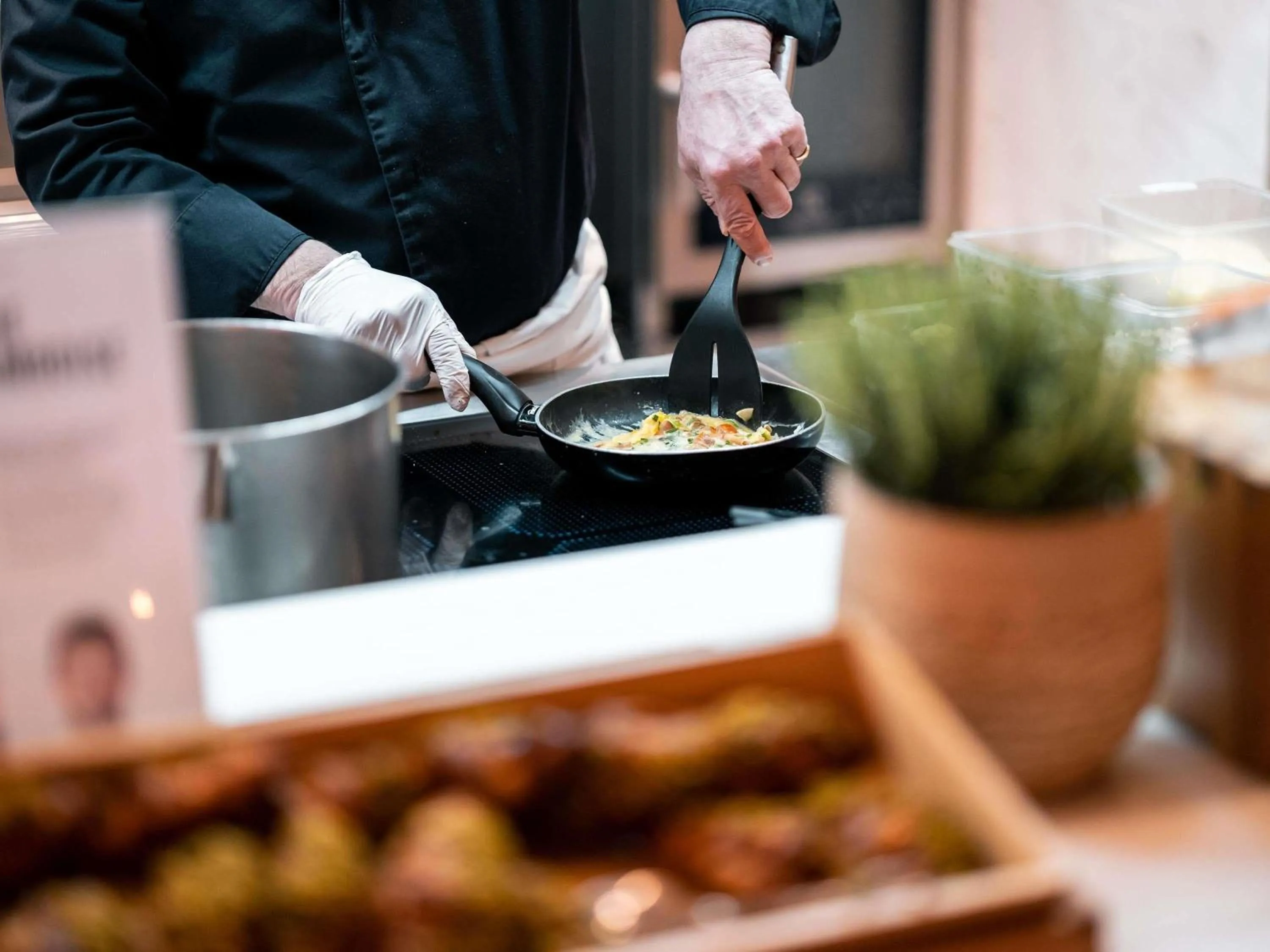 Breakfast in Mercure Chantilly Resort & Conventions