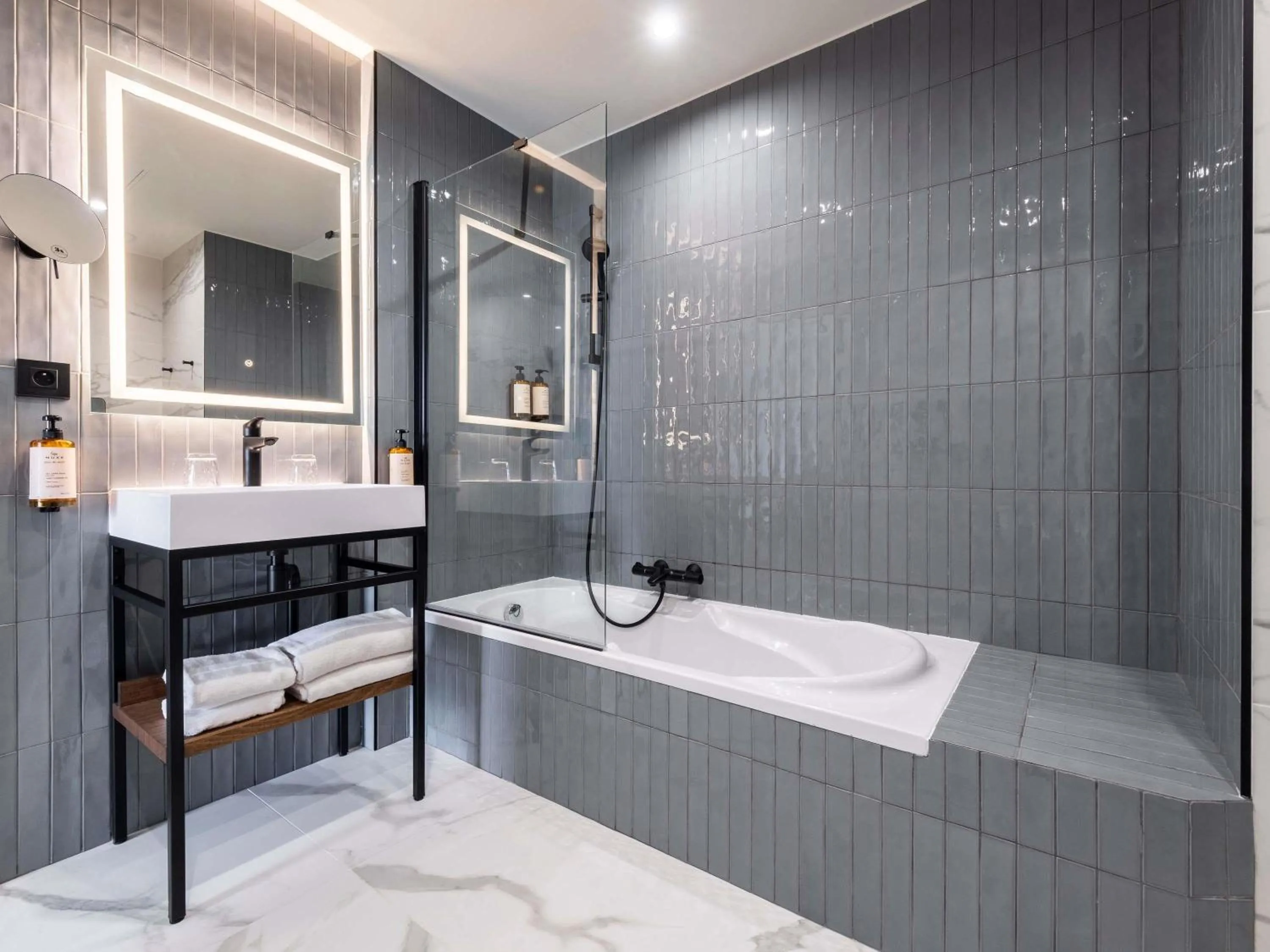 Bedroom, Bed in Mercure Chantilly Resort & Conventions