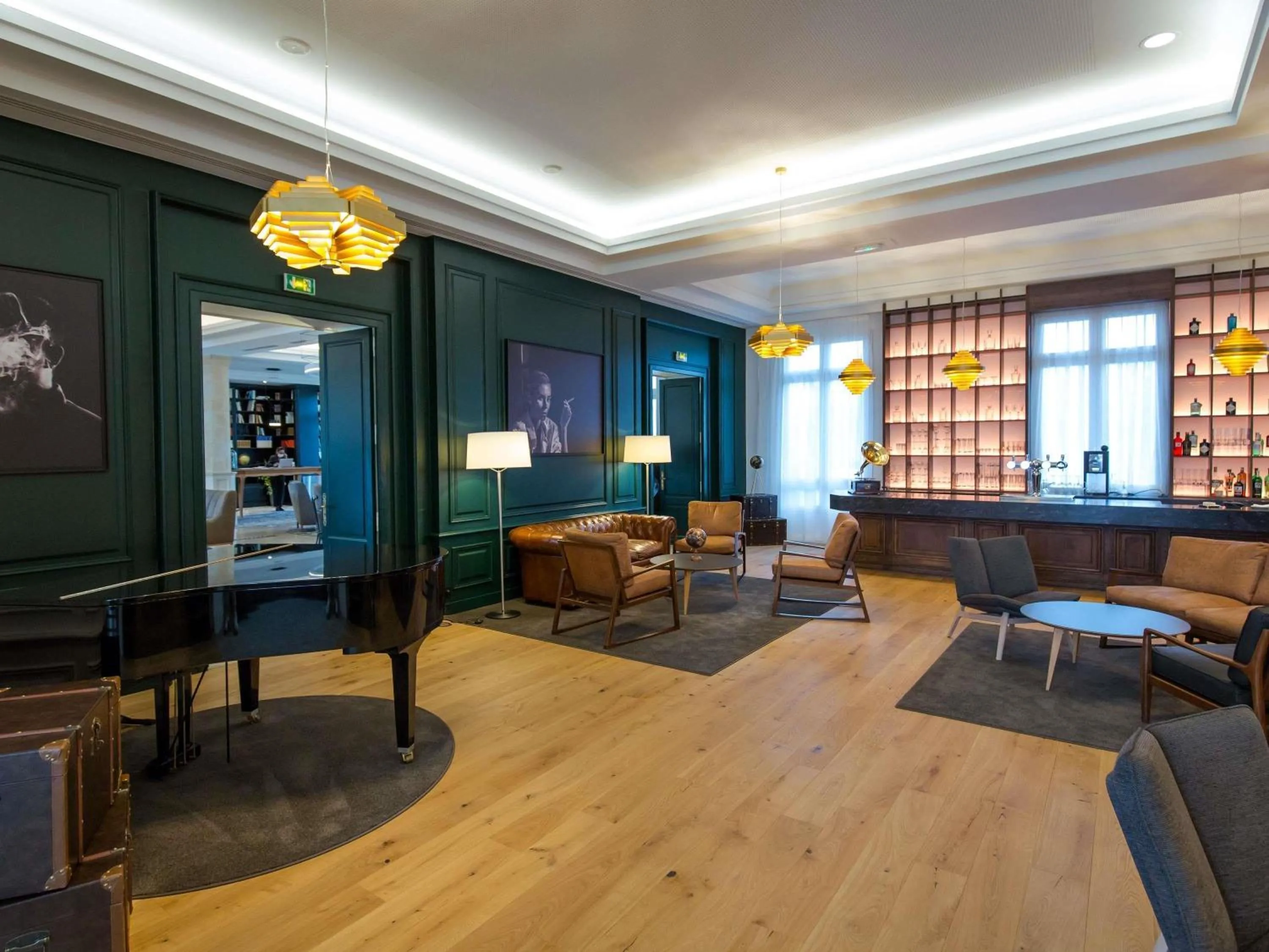 Restaurant/places to eat in Mercure Chantilly Resort & Conventions