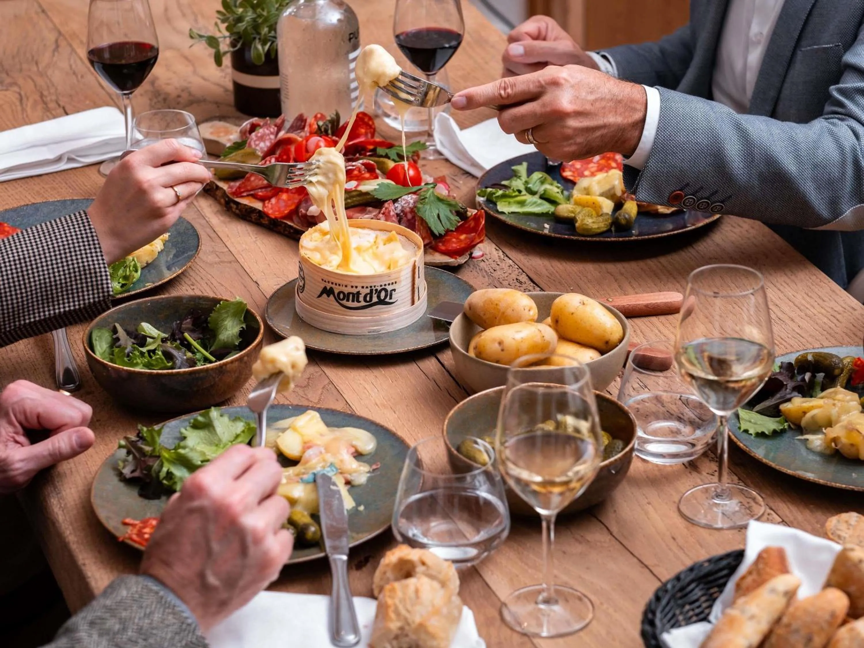 Restaurant/places to eat in Mercure Chantilly Resort & Conventions