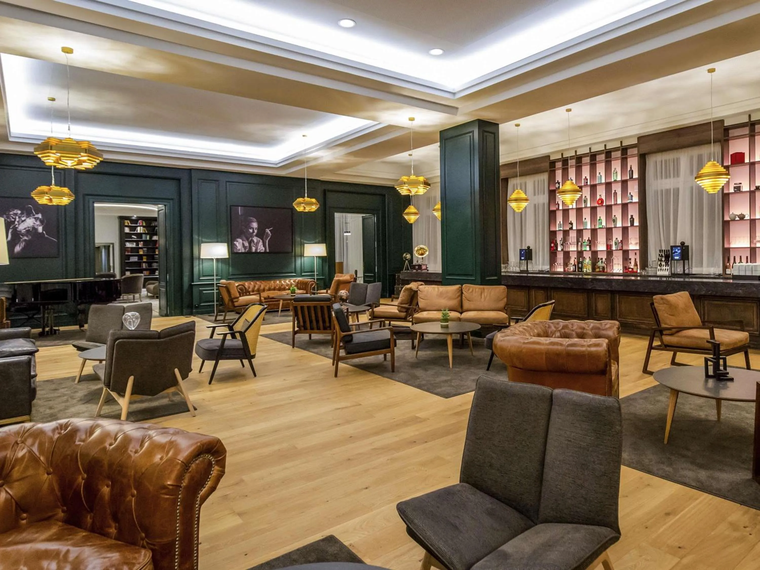 Lounge or bar in Mercure Chantilly Resort & Conventions
