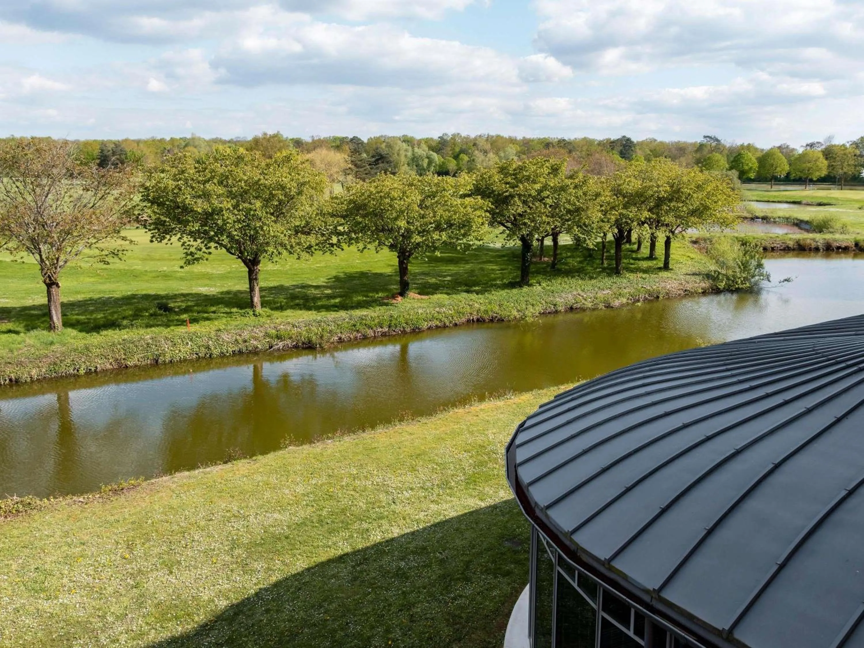Bedroom in Mercure Chantilly Resort & Conventions
