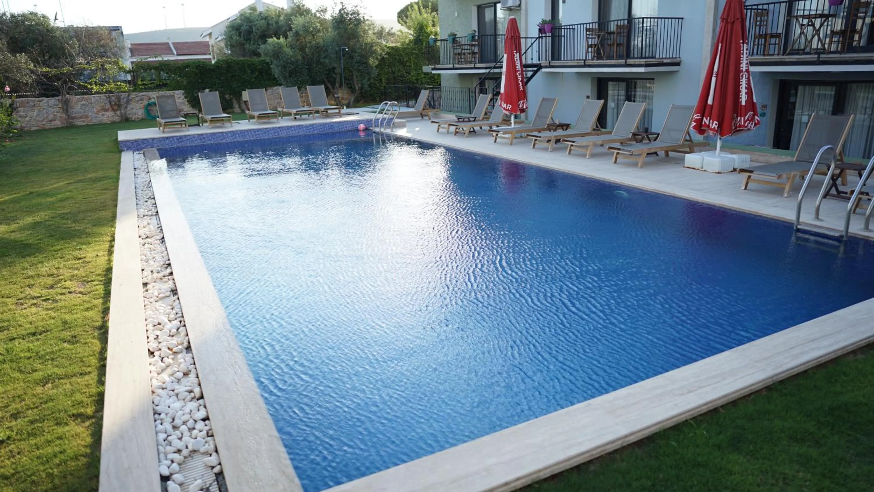Swimming pool in Karyada Hotel