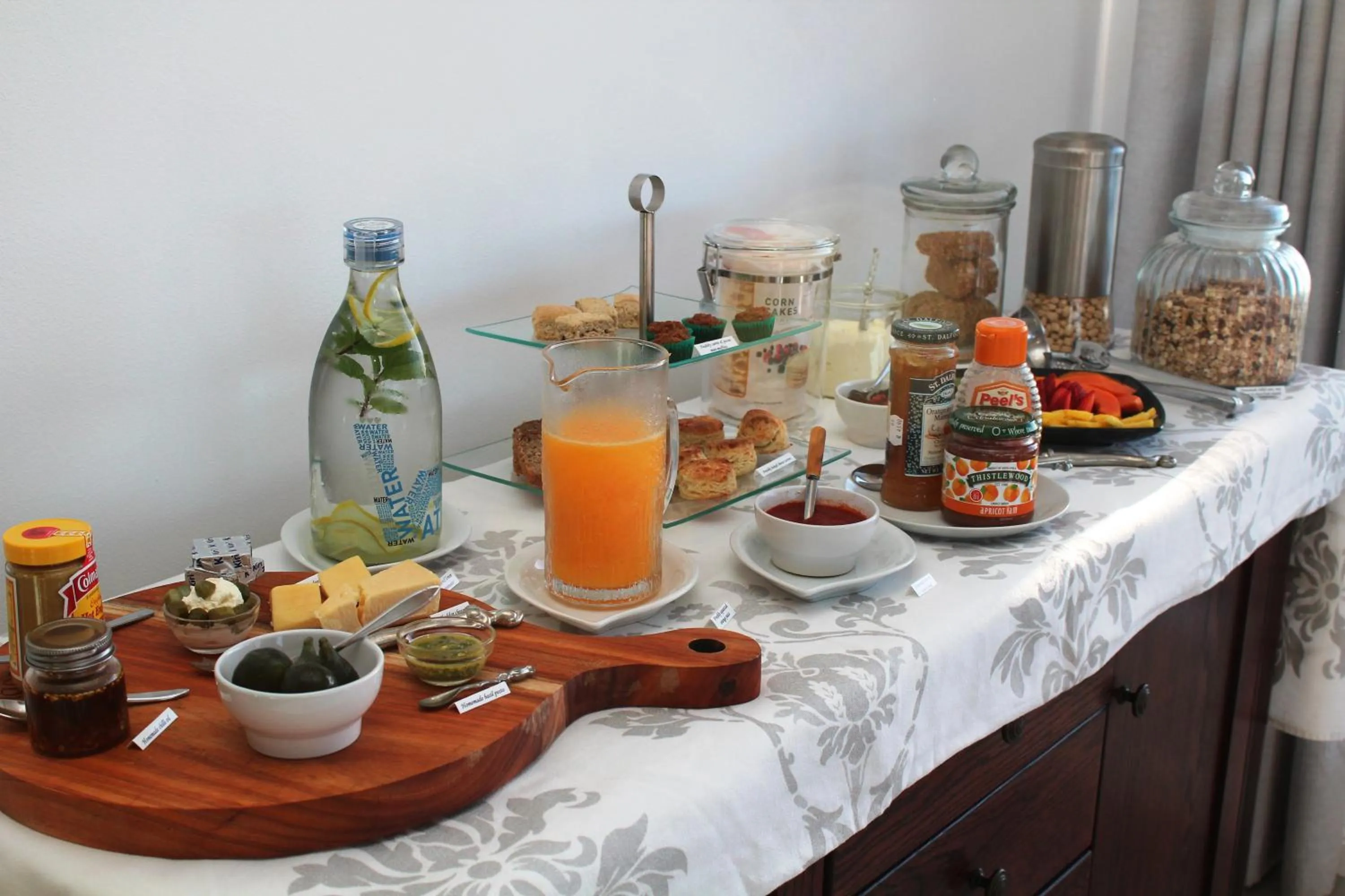 Food and drinks in Beach Break B&B - Deluxe Suites