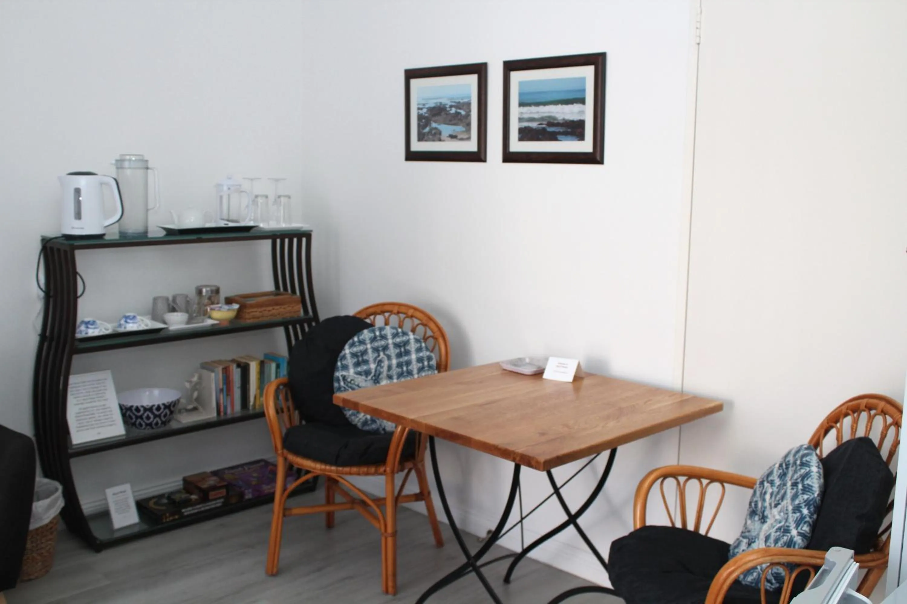 Dining area in Beach Break B&B - Deluxe Suites
