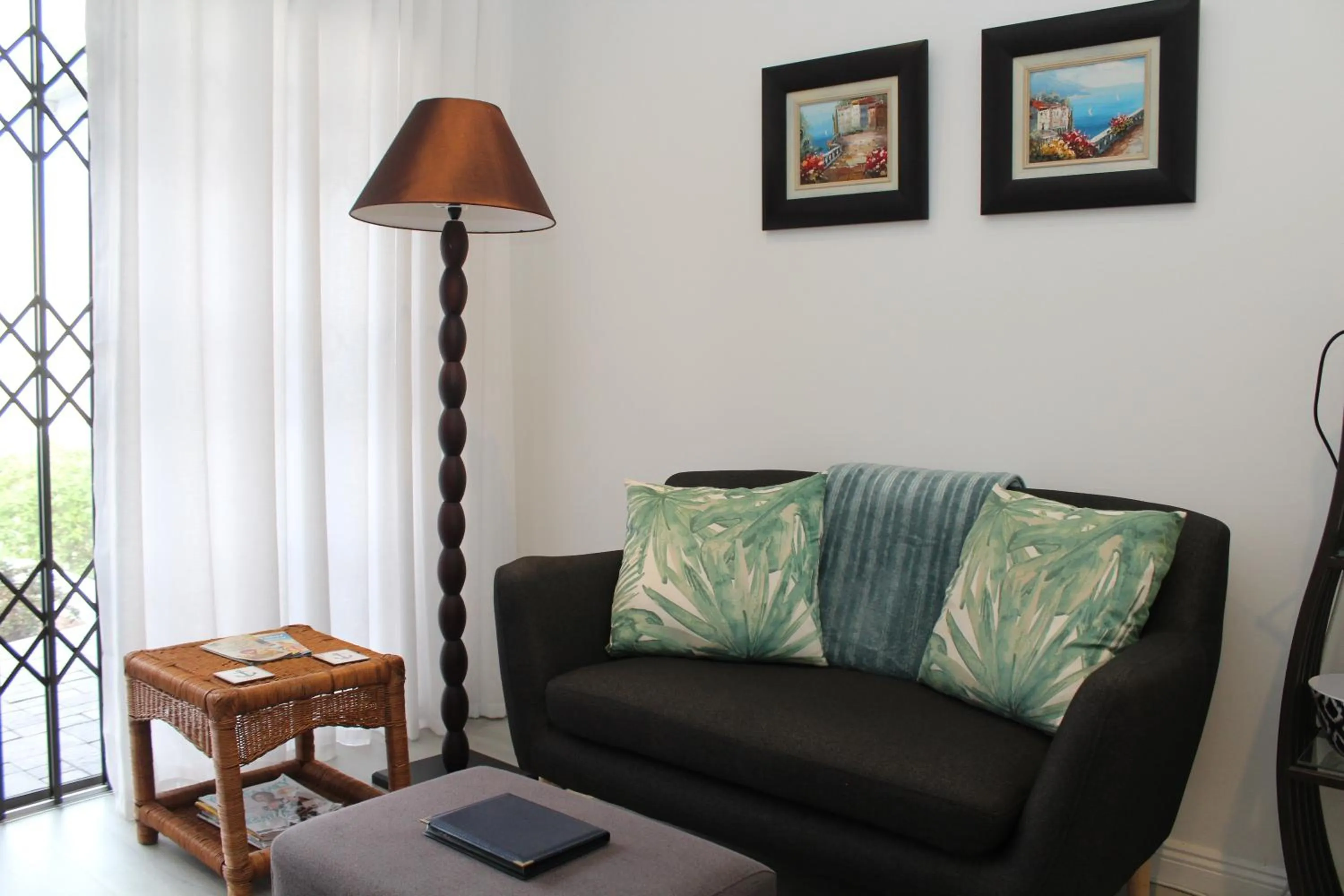 Living room in Beach Break B&B - Deluxe Suites