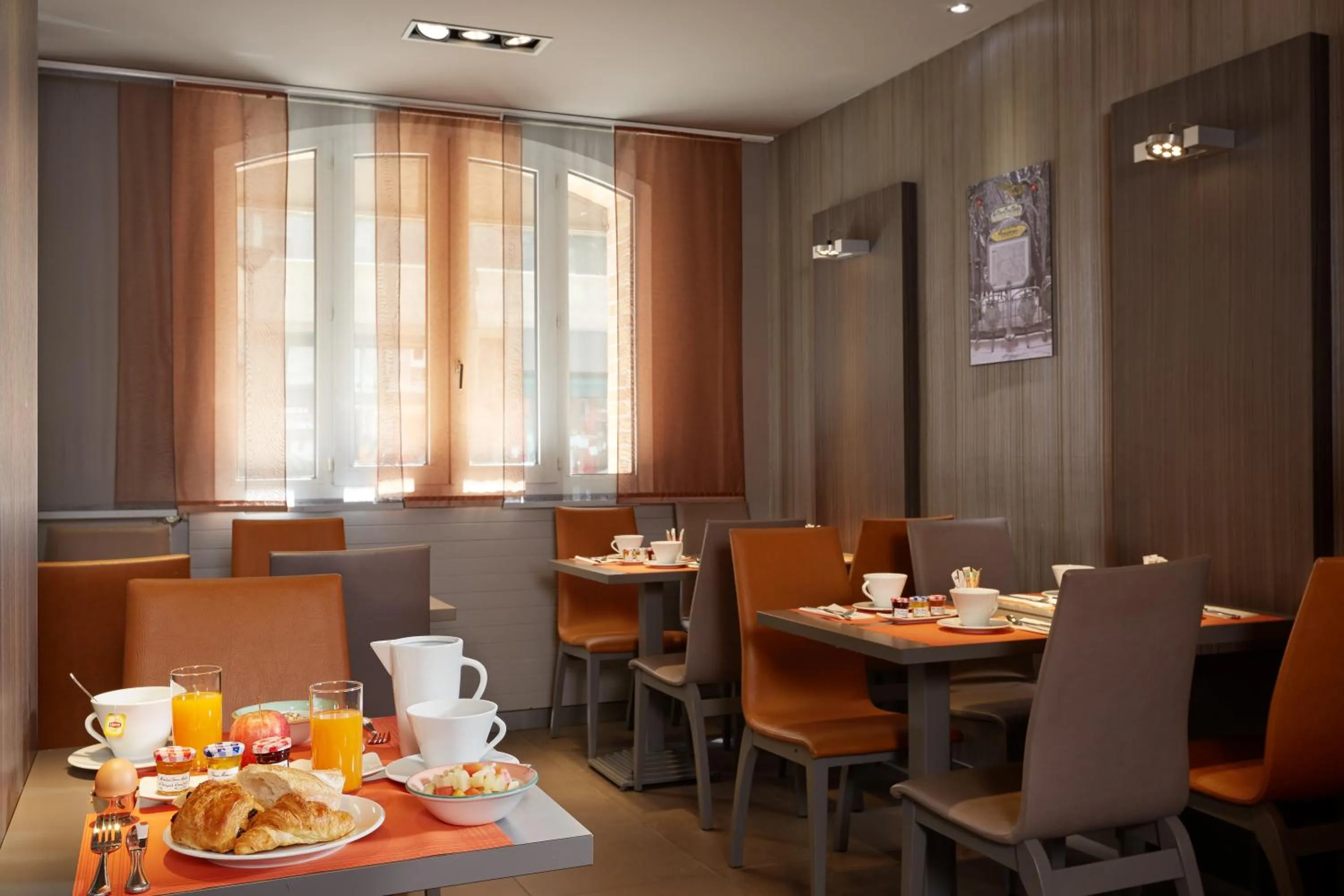 Dining area in Beaugrenelle St-Charles Tour Eiffel