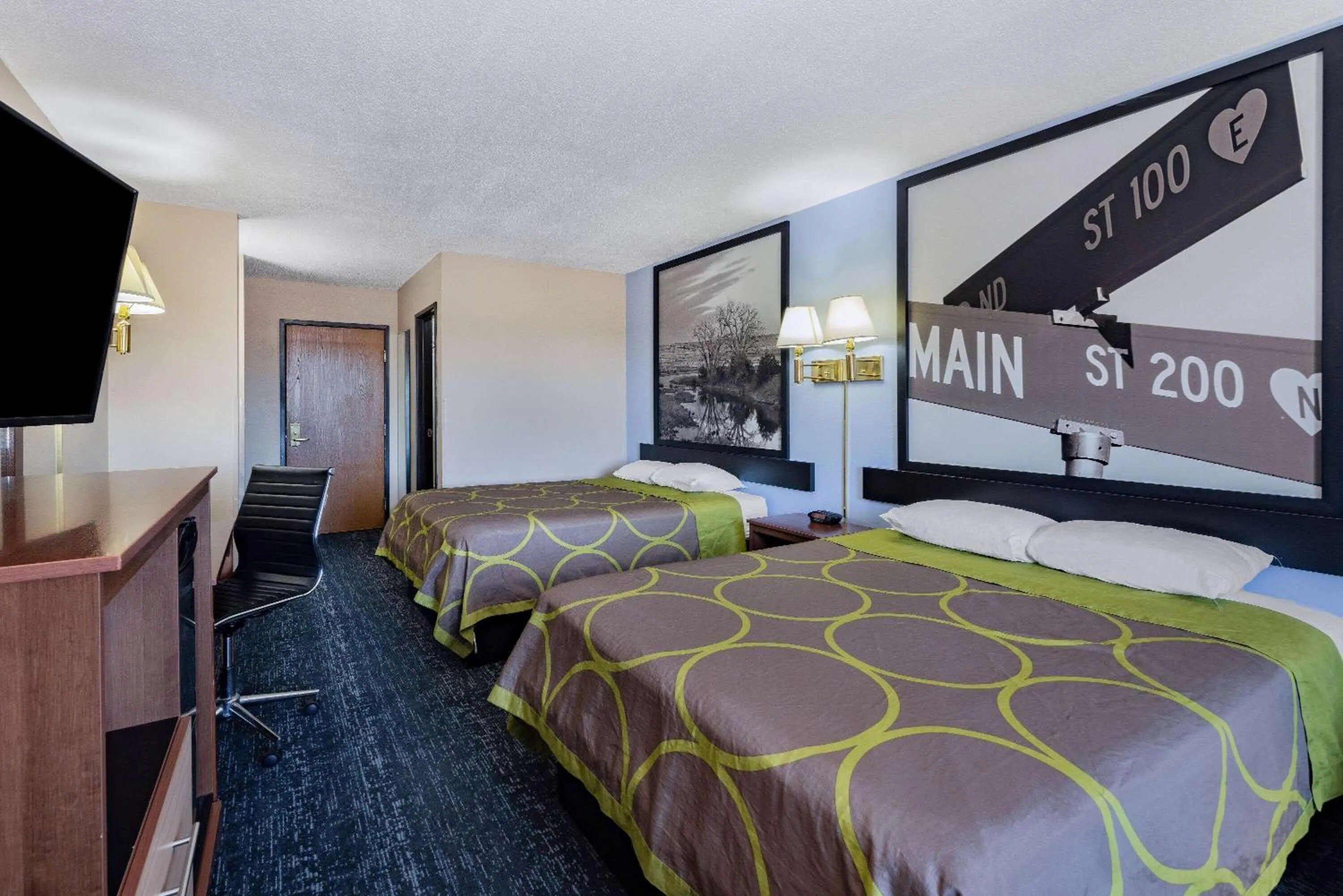 Photo of the whole room, Bed in Super 8 by Wyndham Valentine NE