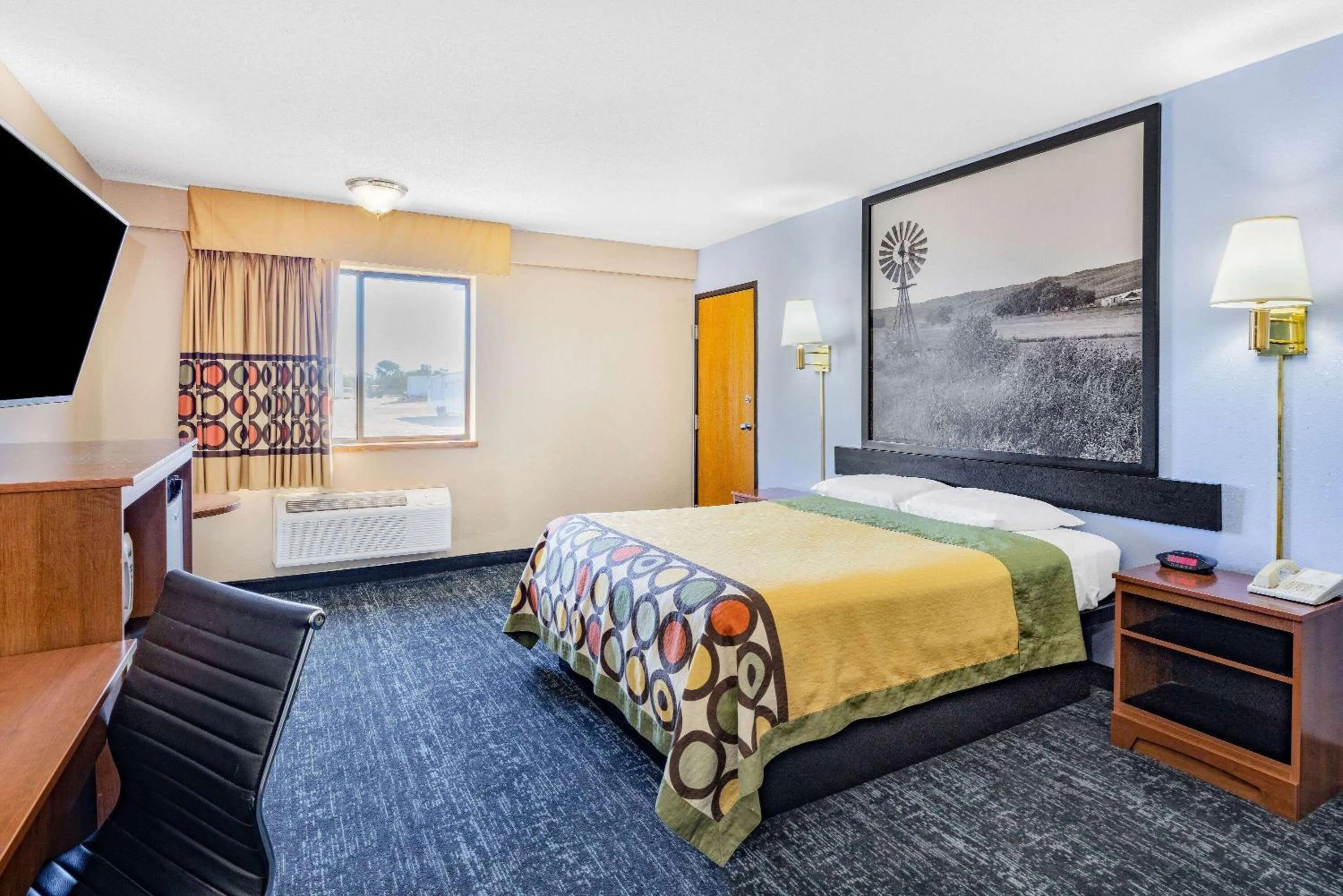 Photo of the whole room, Bed in Super 8 by Wyndham Valentine NE