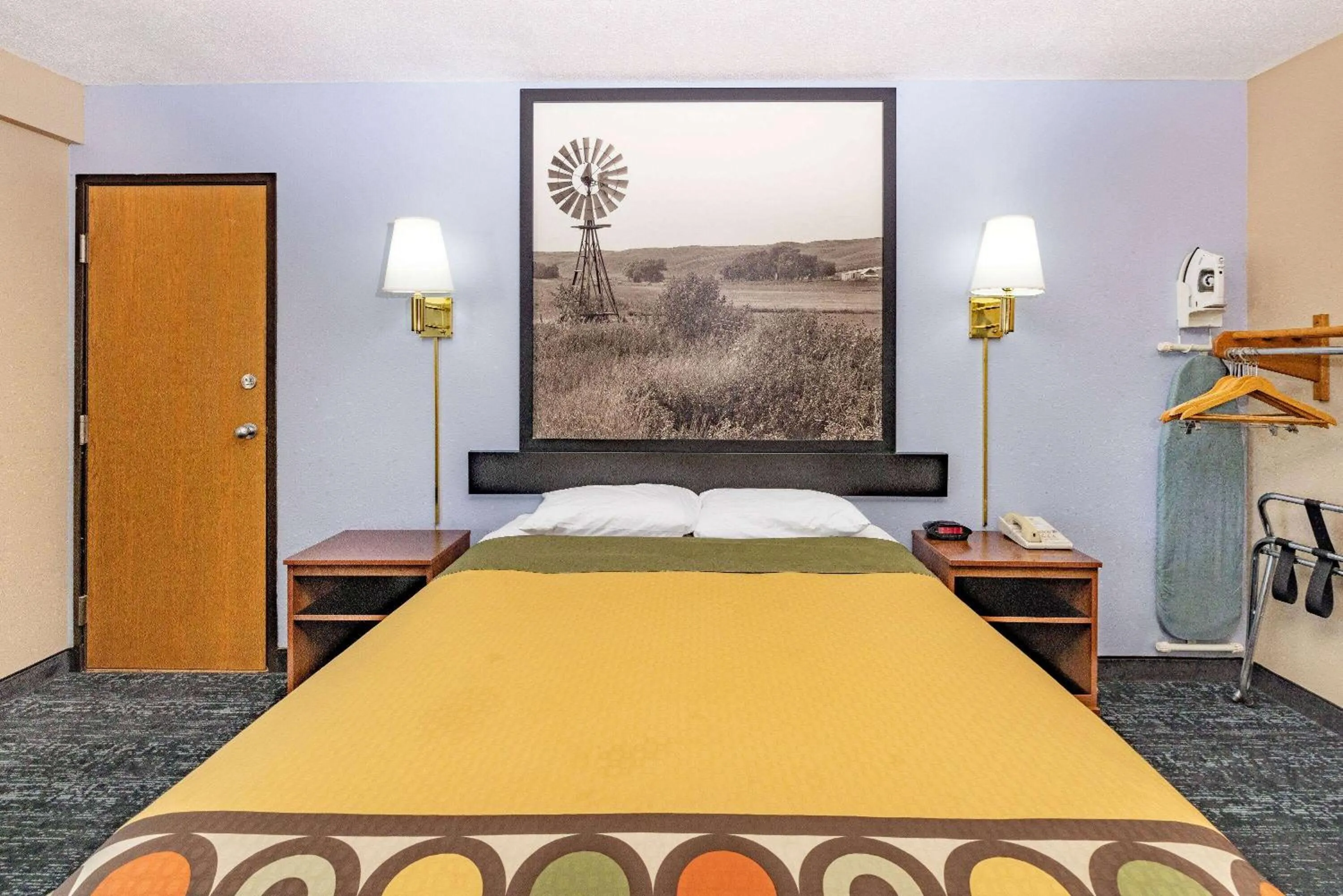 Photo of the whole room, Bed in Super 8 by Wyndham Valentine NE