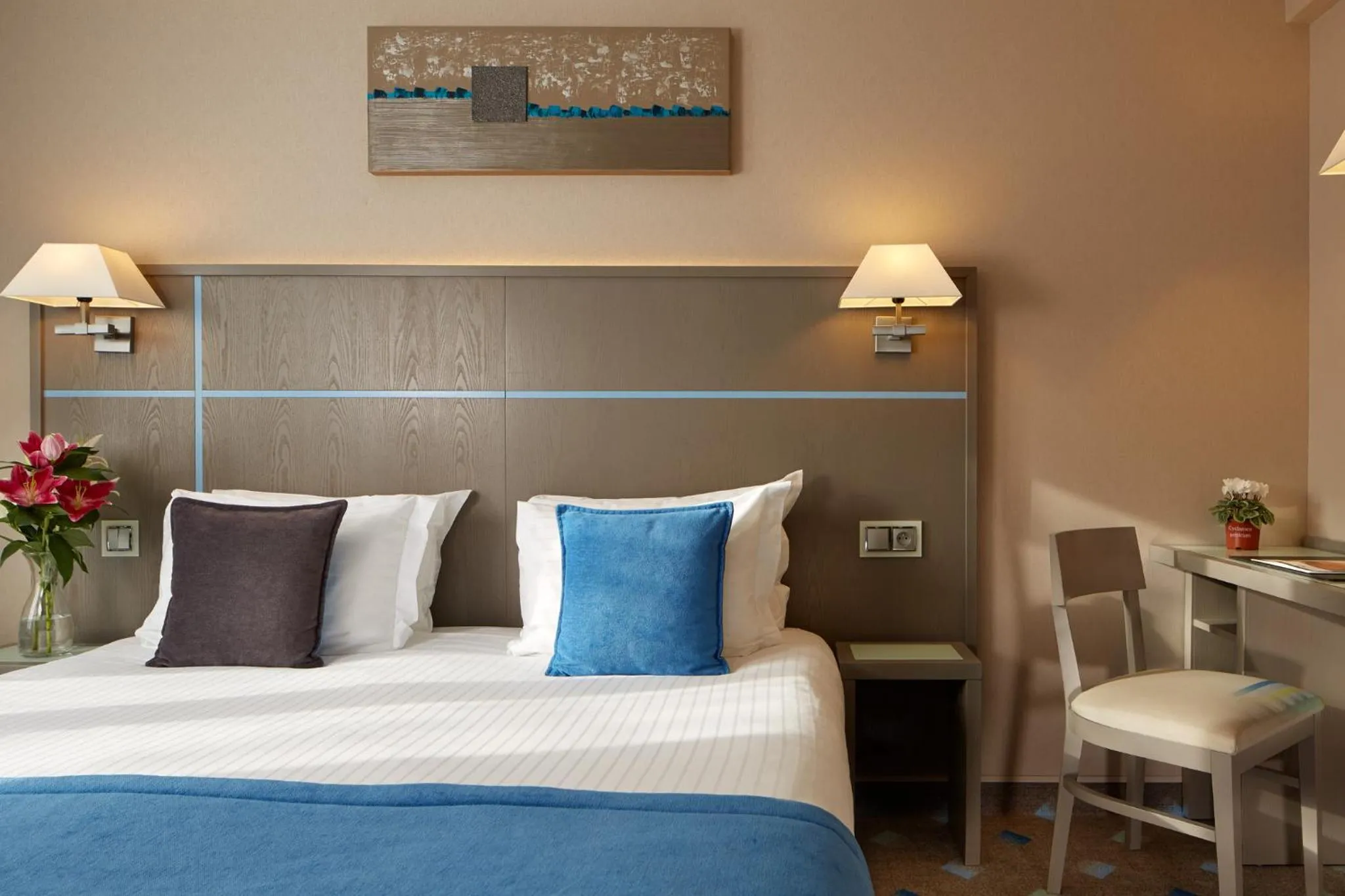 Bed in Alizé Grenelle Tour Eiffel