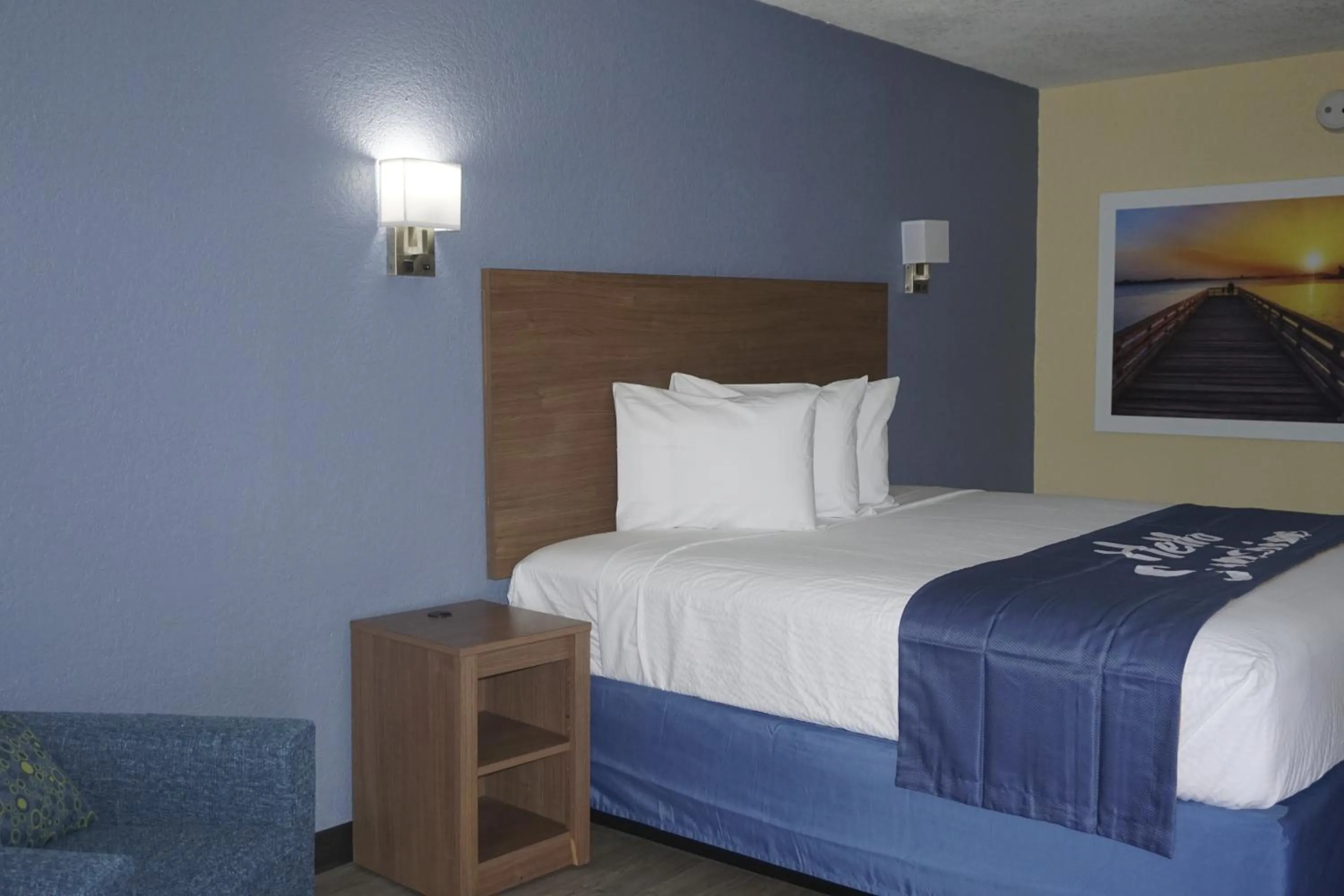 Bedroom in Days Inn by Wyndham Apopka/Orlando
