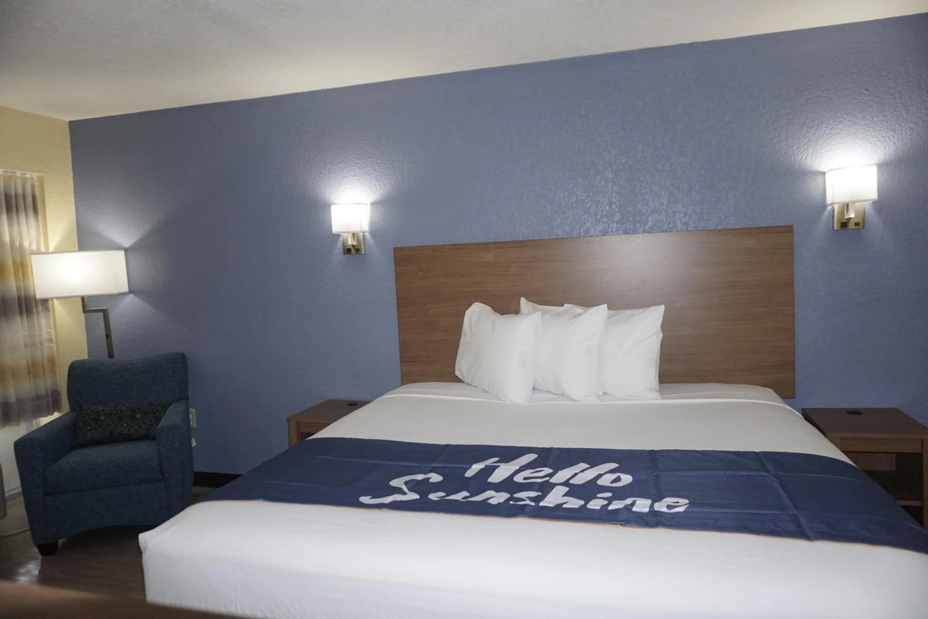 Bedroom in Days Inn by Wyndham Apopka/Orlando