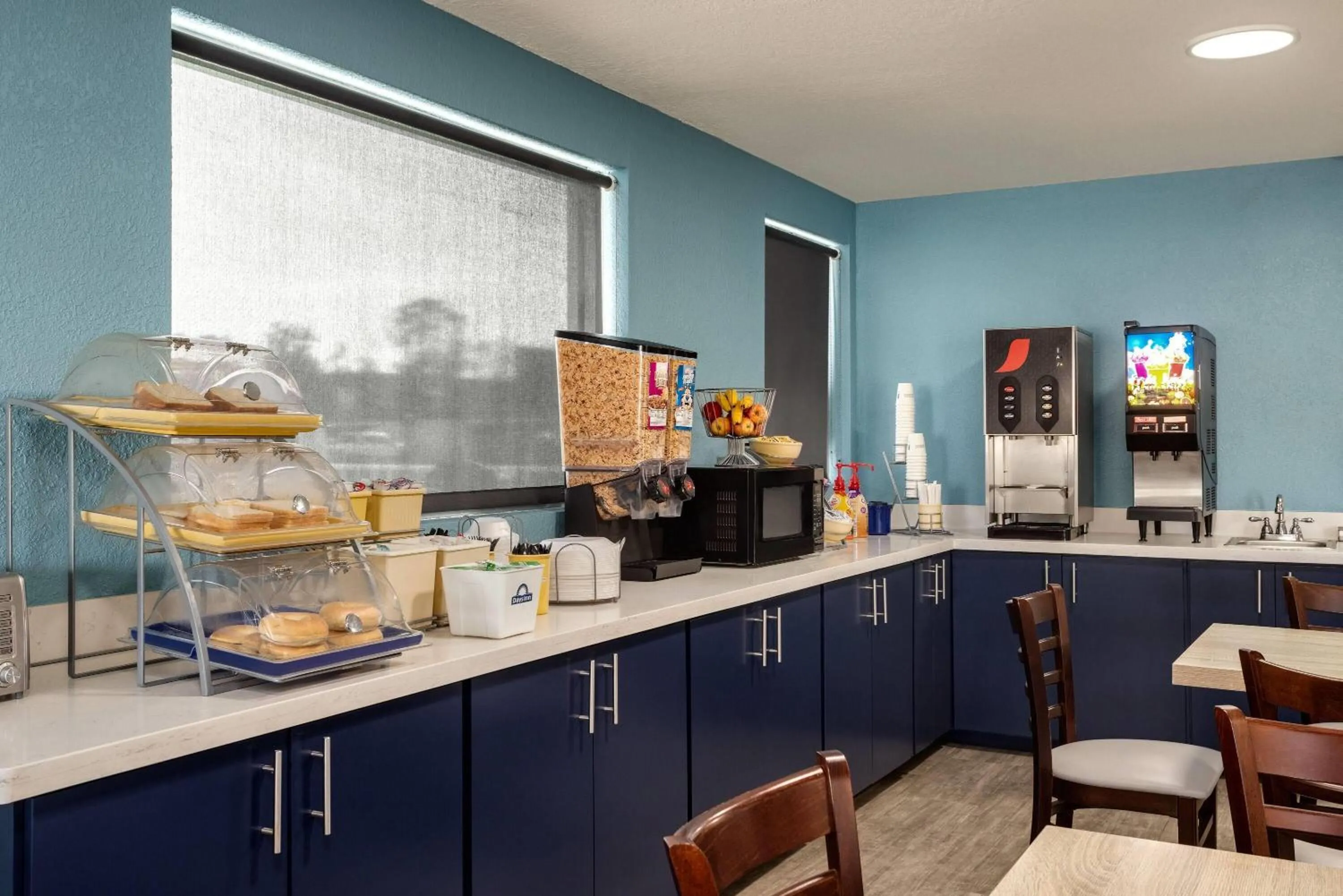 Restaurant/places to eat in Days Inn by Wyndham Apopka/Orlando