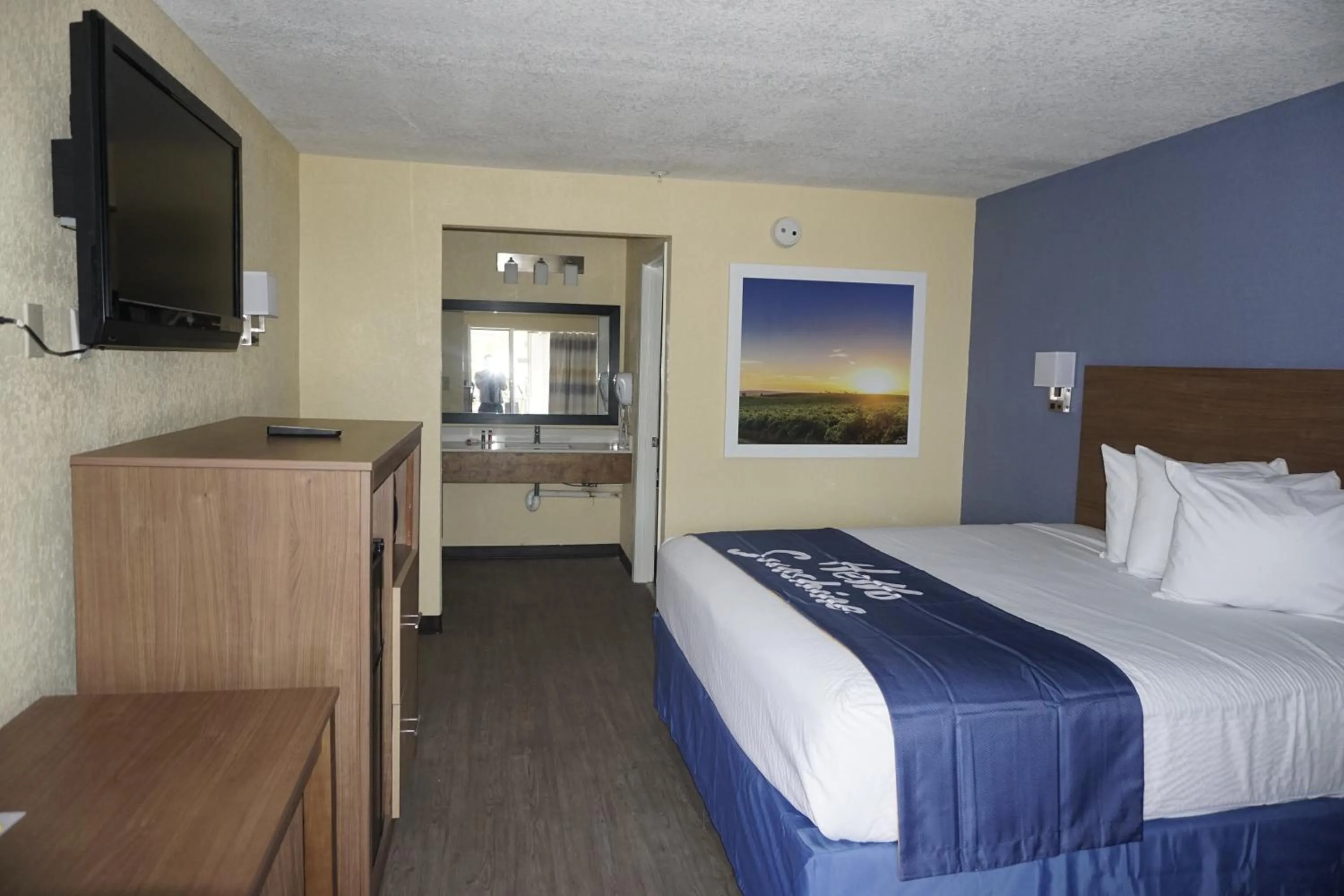 Photo of the whole room in Days Inn by Wyndham Apopka/Orlando