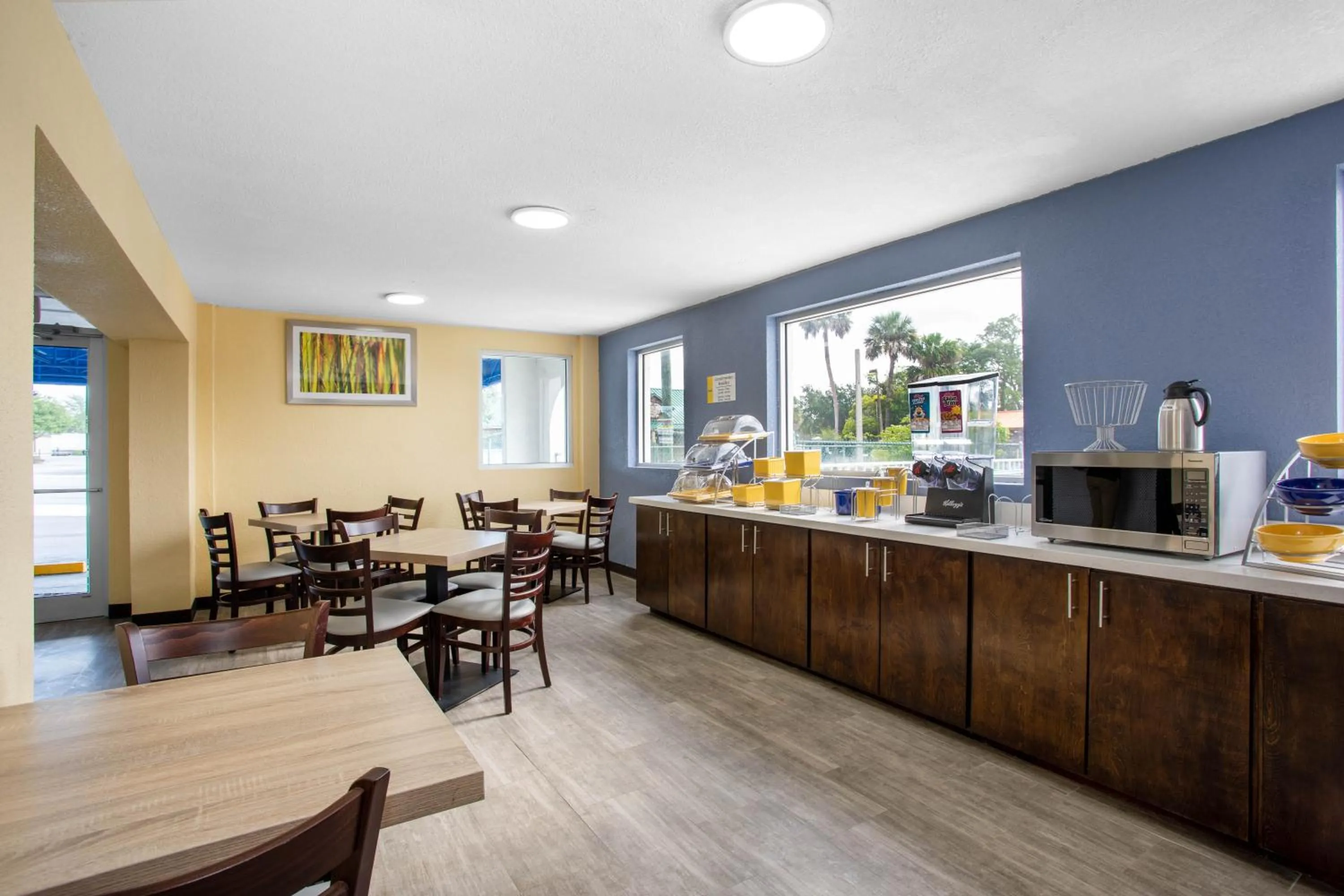Food in Days Inn by Wyndham Apopka/Orlando