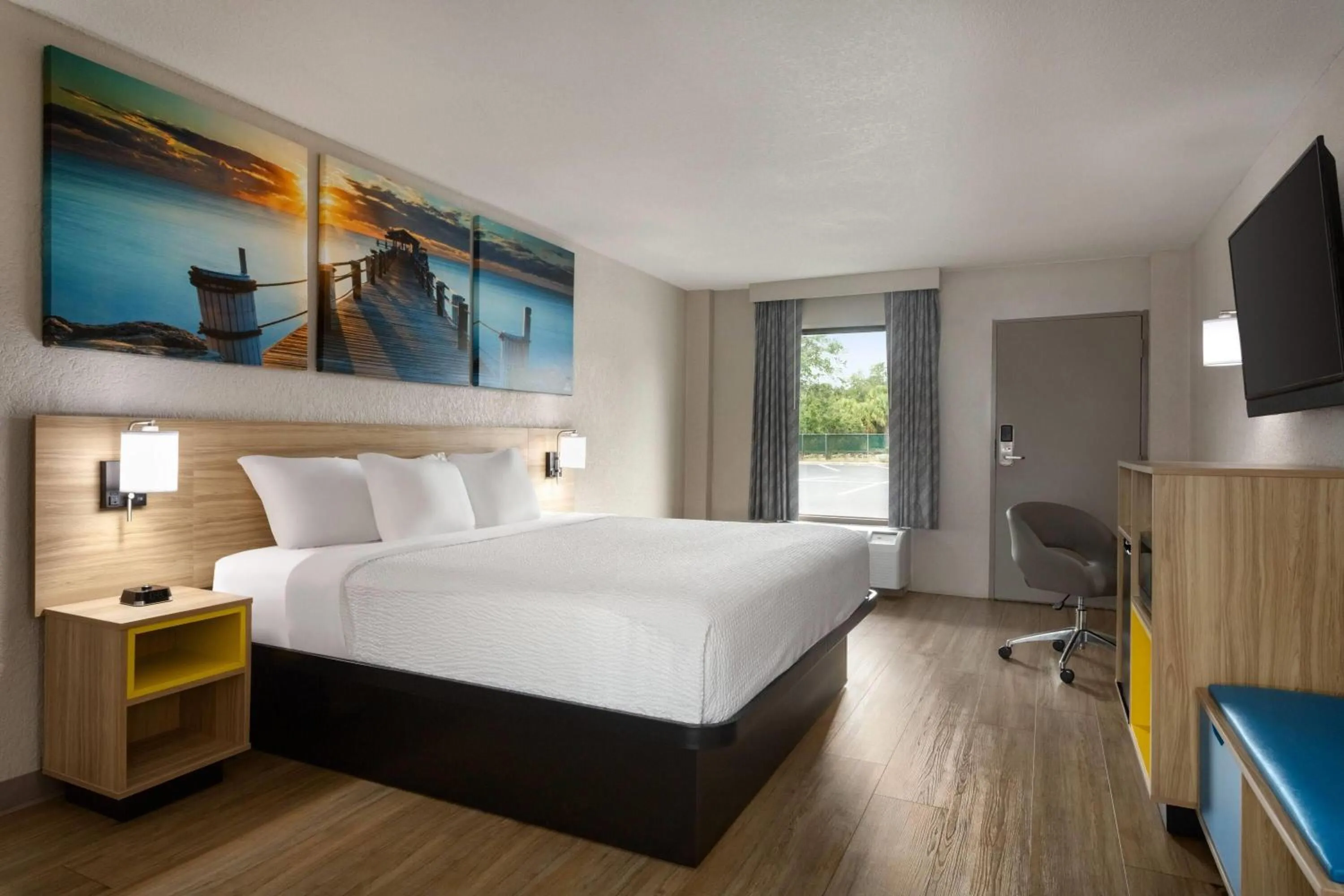 Photo of the whole room, Bed in Days Inn by Wyndham Apopka/Orlando
