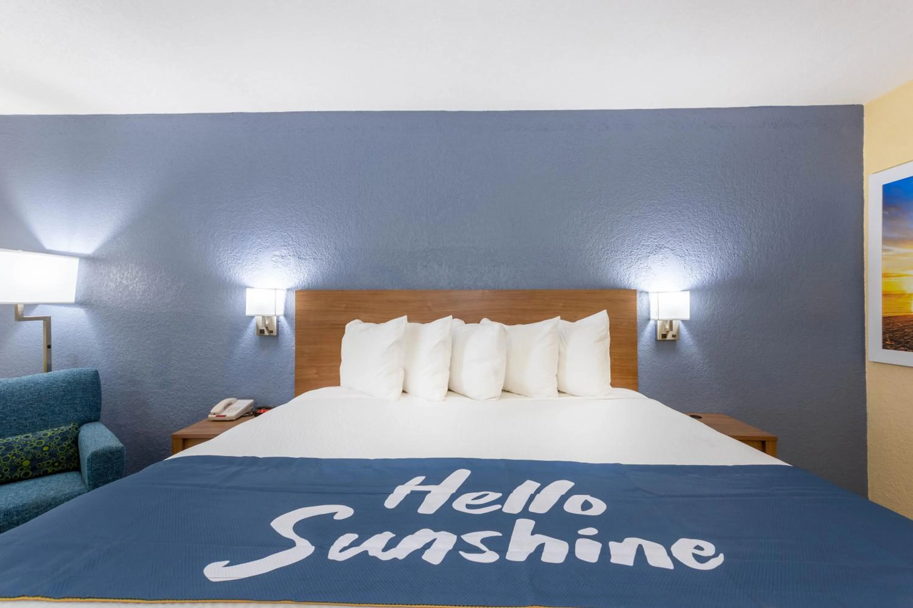 Bedroom in Days Inn by Wyndham Apopka/Orlando