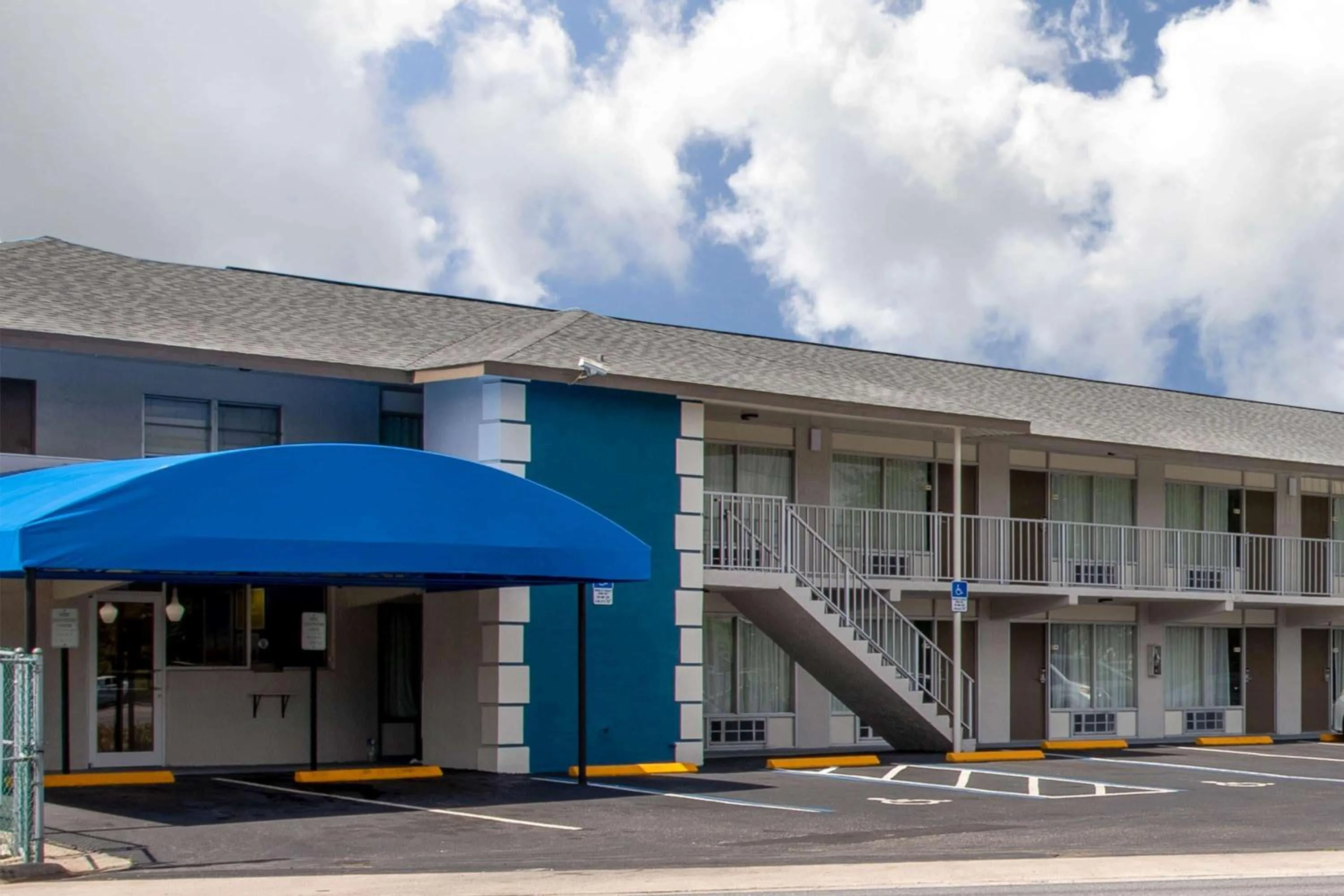 Property building in Days Inn by Wyndham Apopka/Orlando