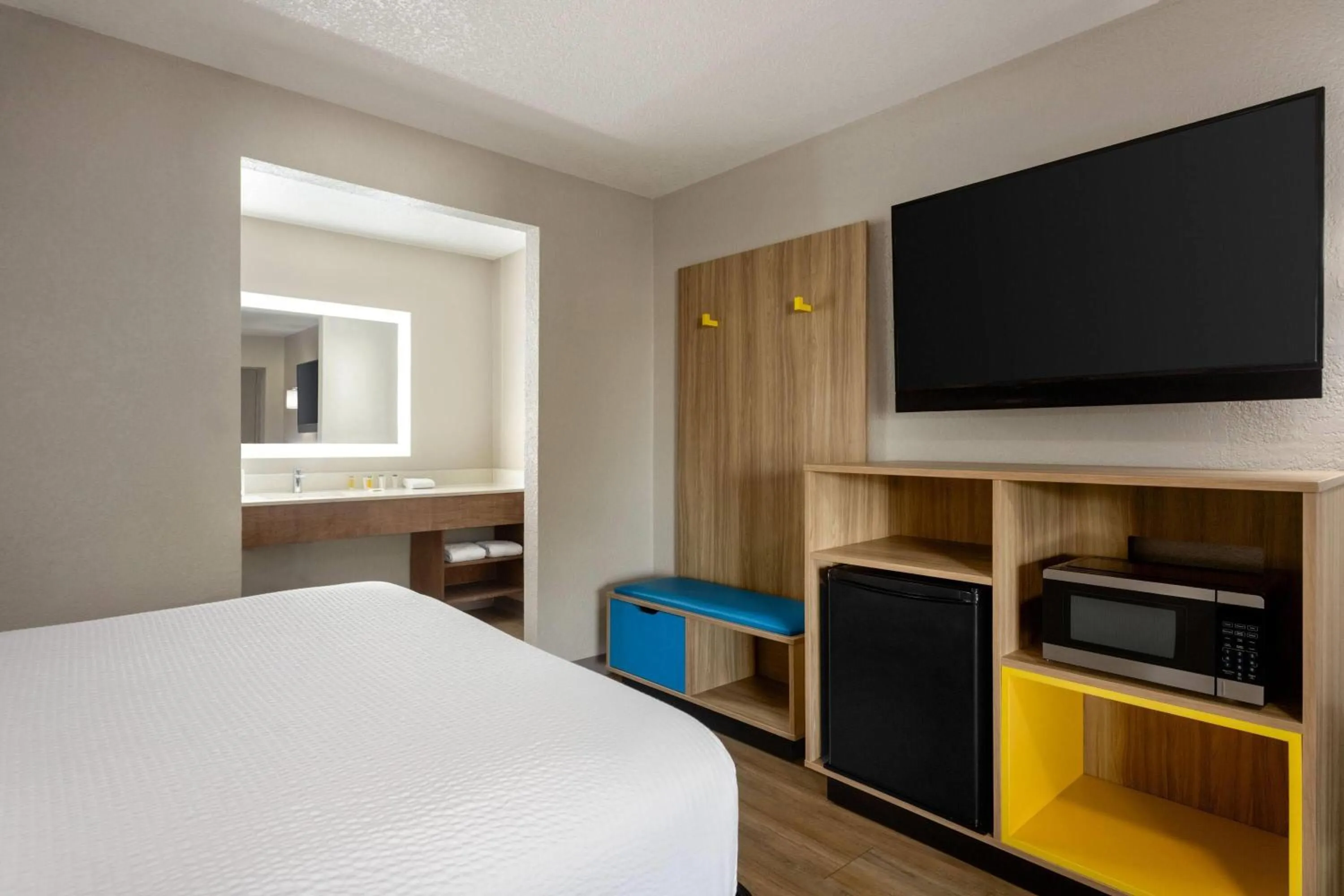Photo of the whole room, Bed in Days Inn by Wyndham Apopka/Orlando