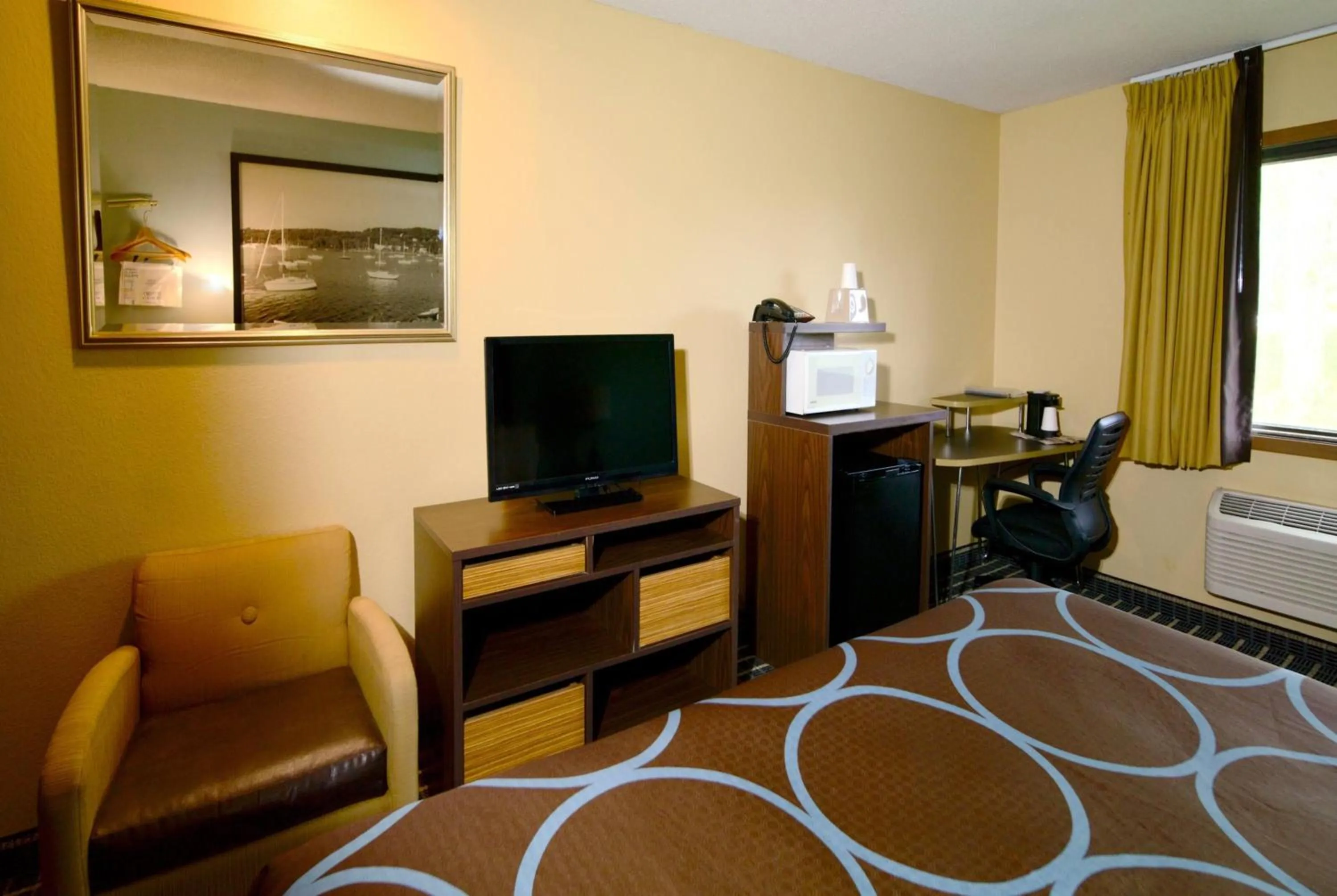 Photo of the whole room in Super 8 by Wyndham Red Wing