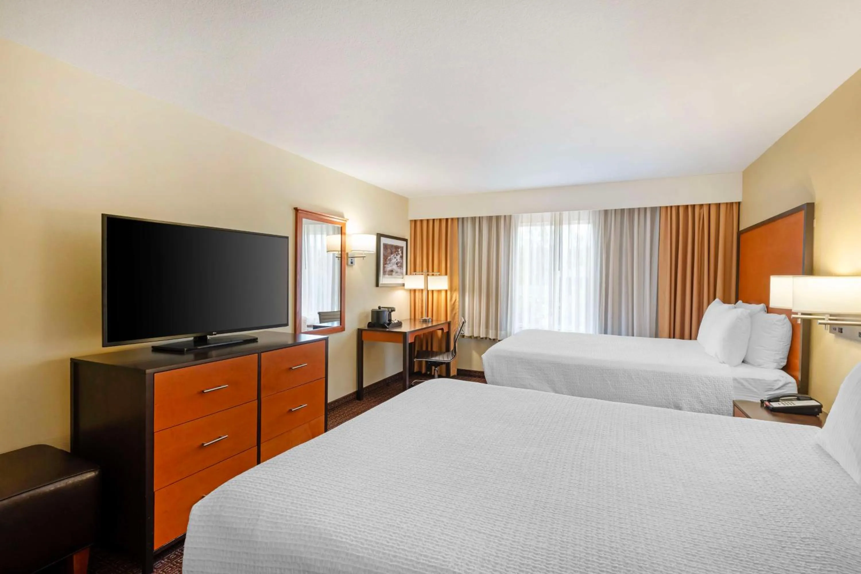 Bedroom, Bed in Best Western Cascade Inn & Suites