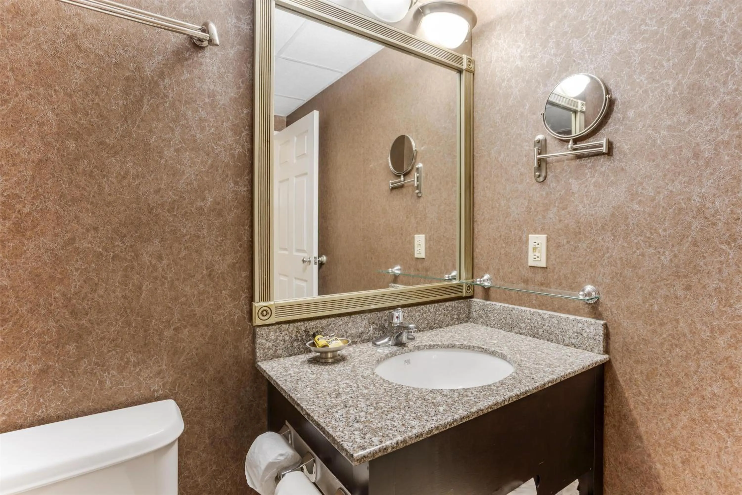 Bathroom in Best Western PLUS Morristown Inn-Florham Park