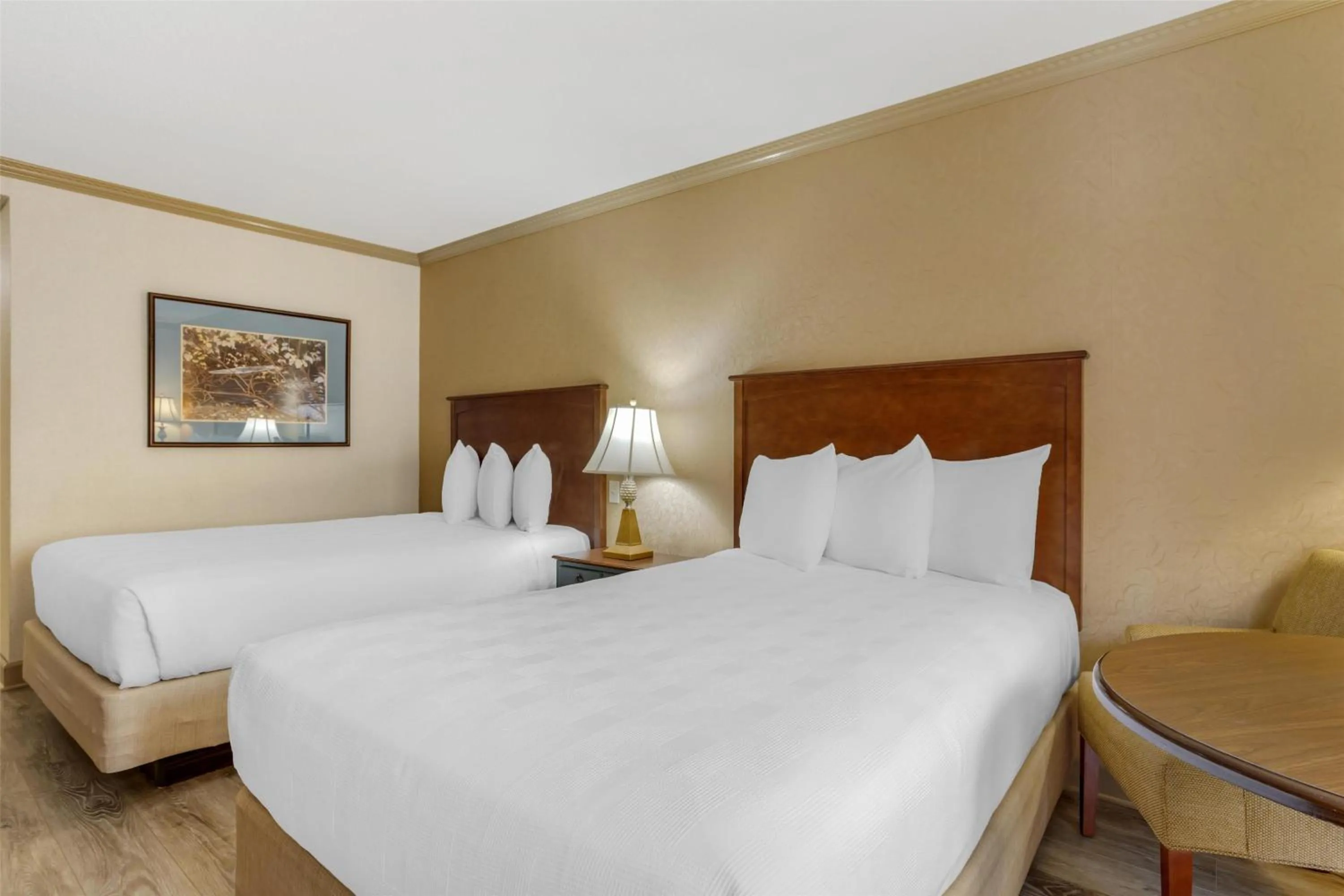 Bedroom, Bed in Best Western PLUS Morristown Inn-Florham Park