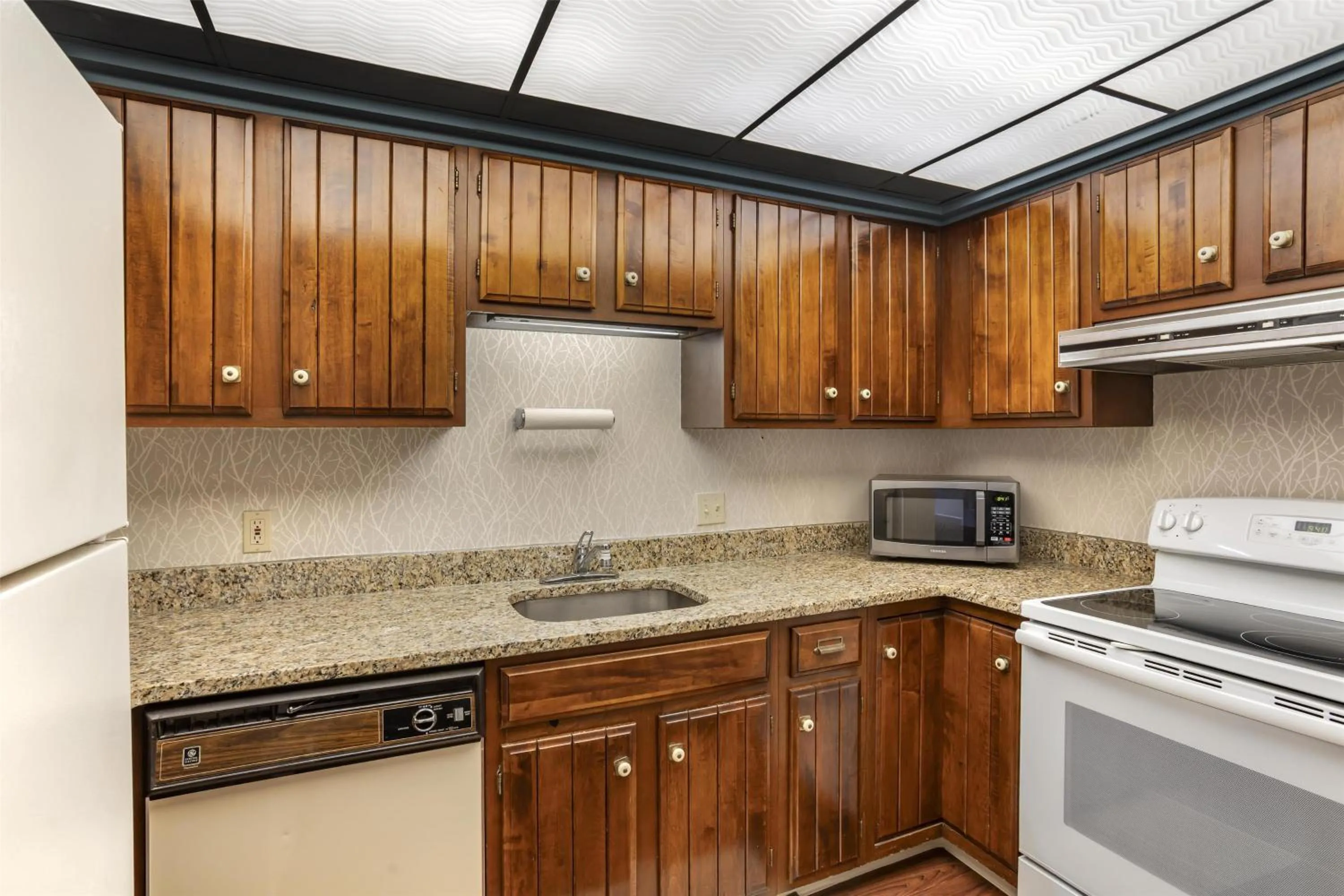 Bedroom in Best Western PLUS Morristown Inn-Florham Park