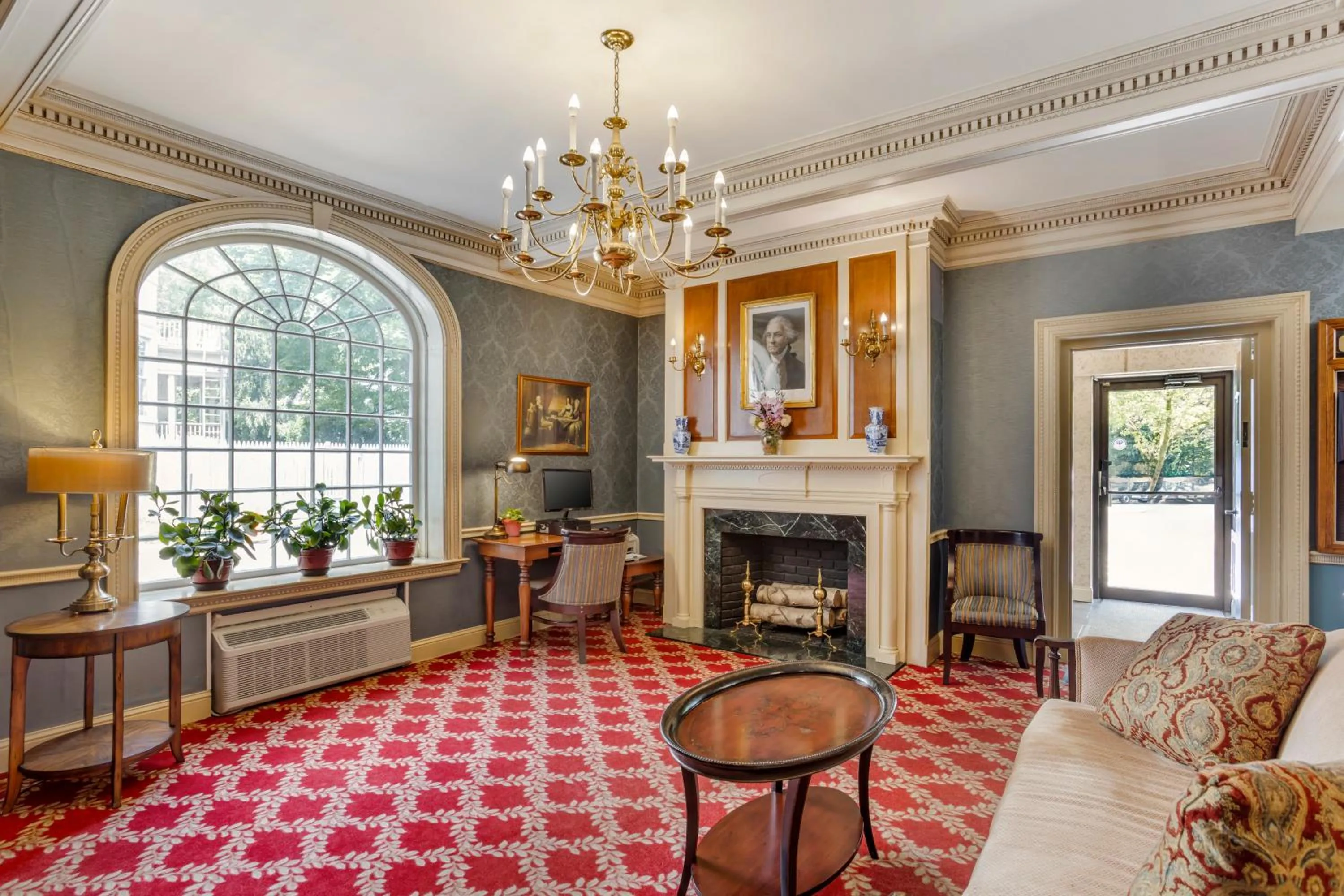 Living room in Best Western PLUS Morristown Inn-Florham Park