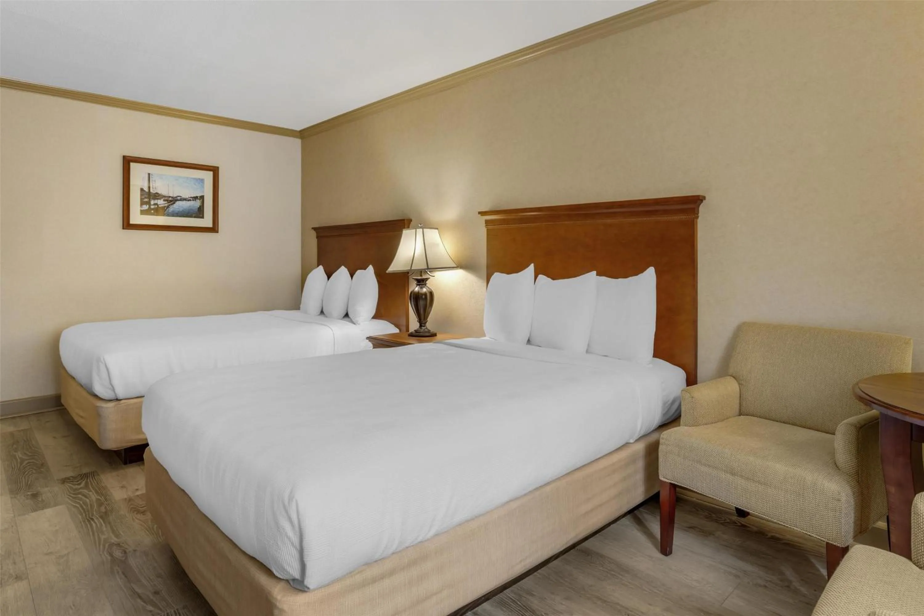 Bedroom, Bed in Best Western PLUS Morristown Inn-Florham Park