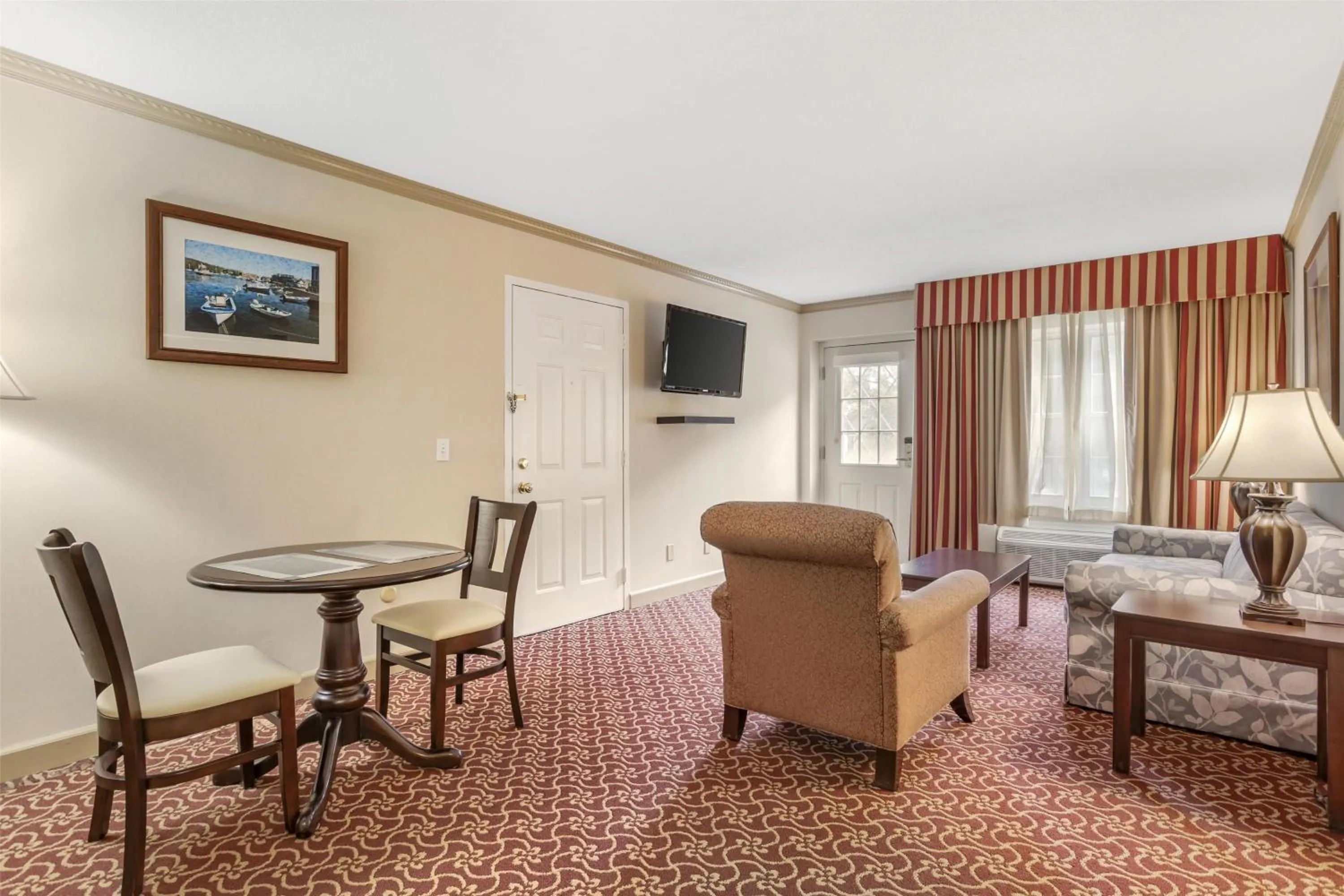 Bedroom, Bed in Best Western PLUS Morristown Inn-Florham Park