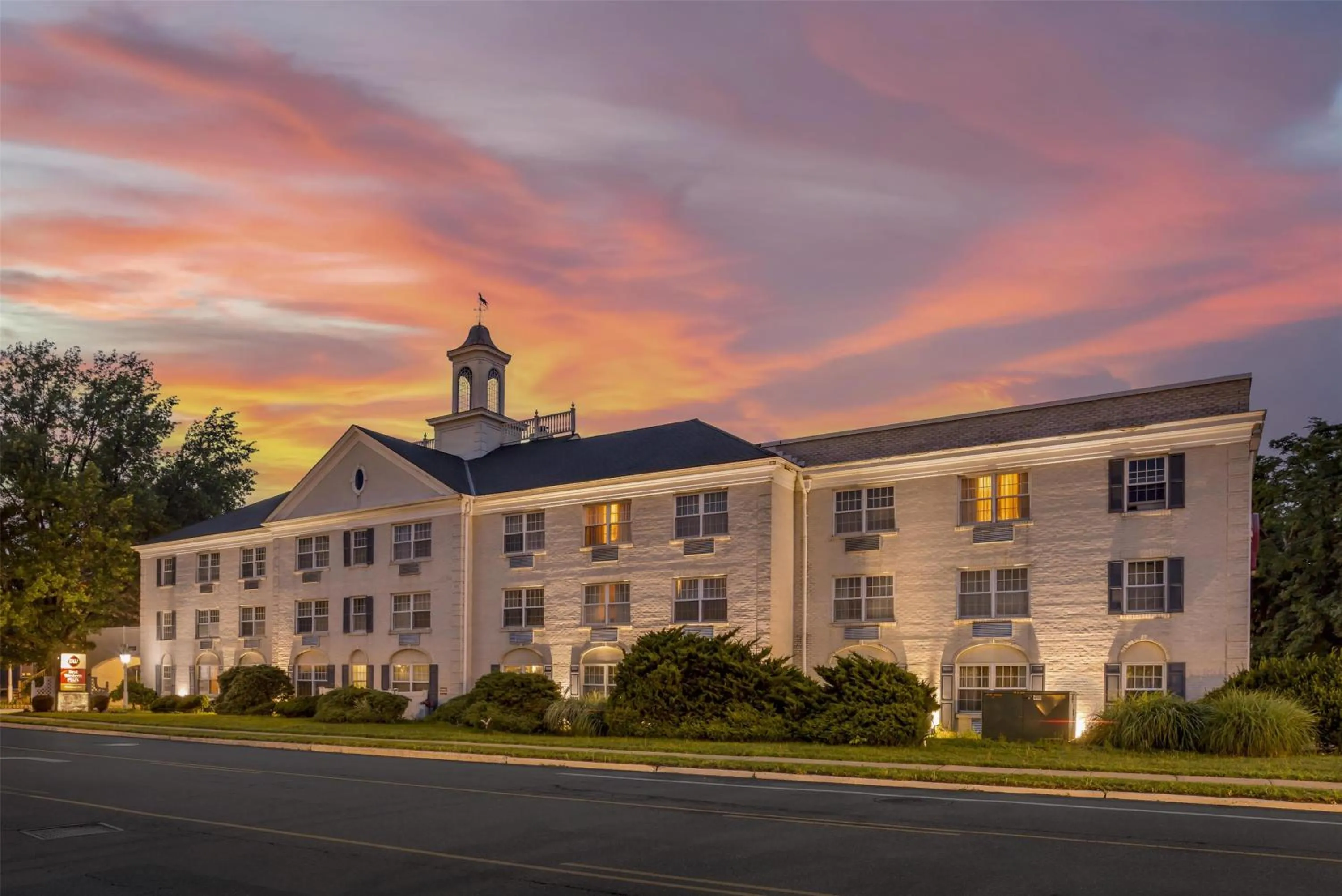 Property building in Best Western PLUS Morristown Inn-Florham Park