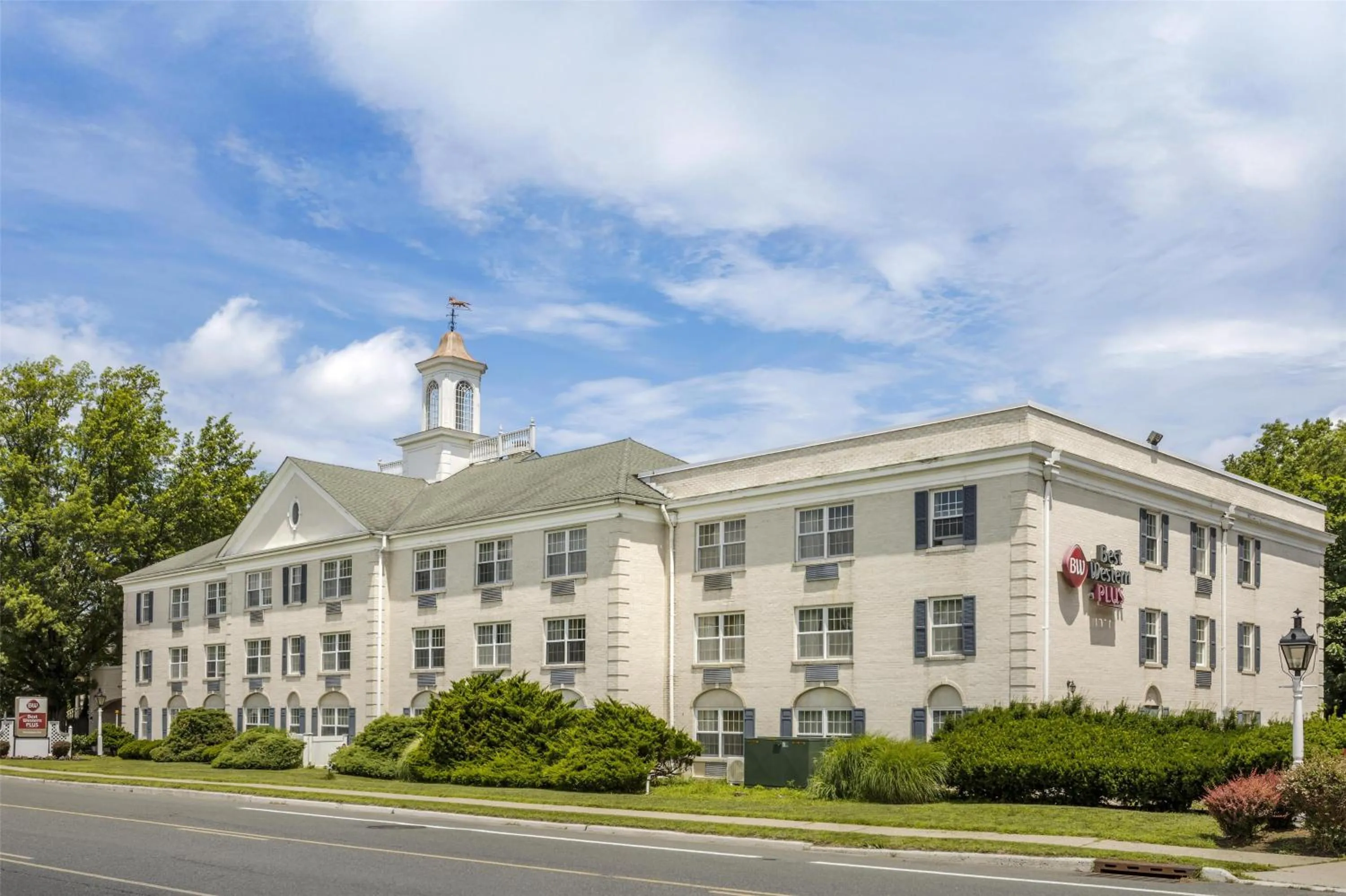 Property building in Best Western PLUS Morristown Inn-Florham Park