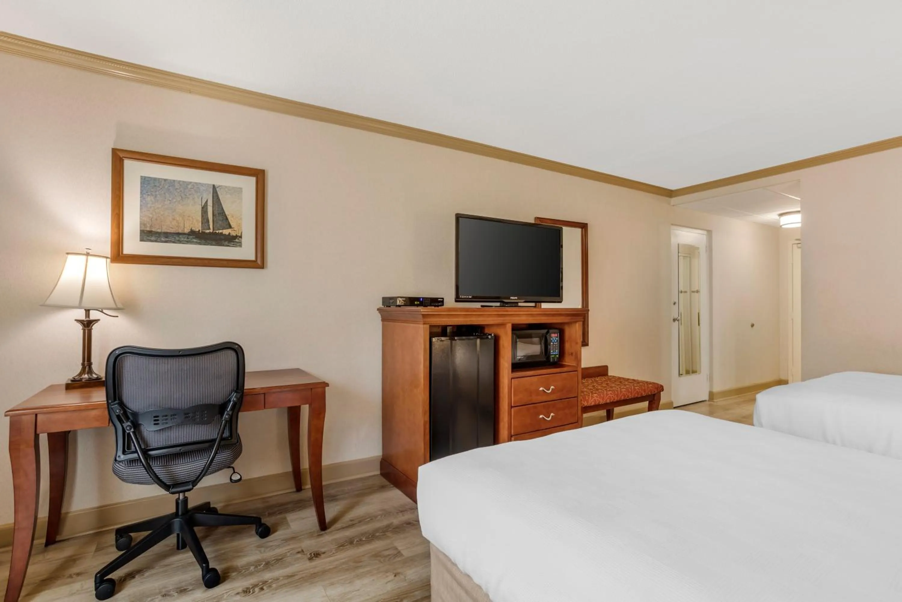Bedroom, Bed in Best Western PLUS Morristown Inn-Florham Park