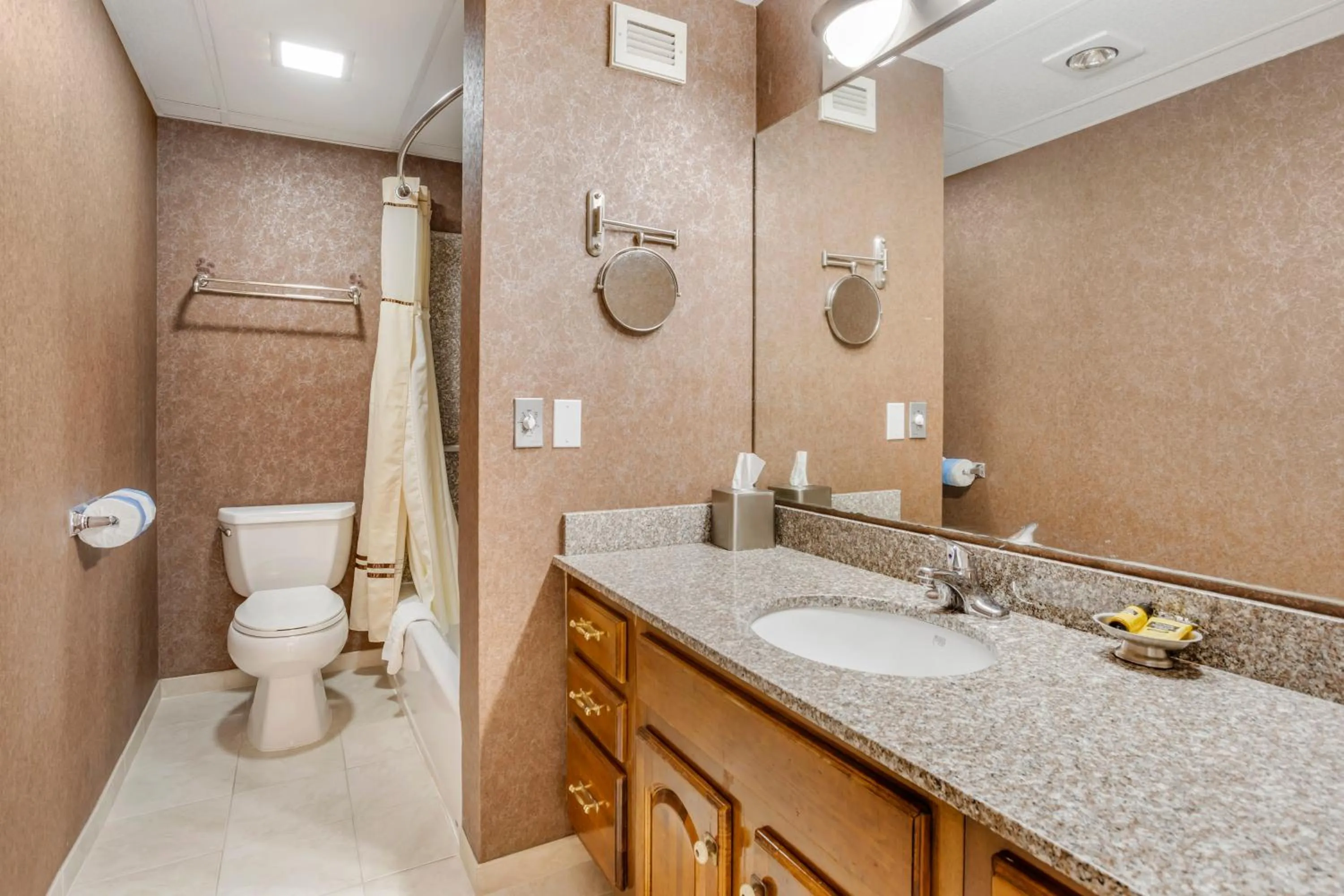 Bathroom in Best Western PLUS Morristown Inn-Florham Park